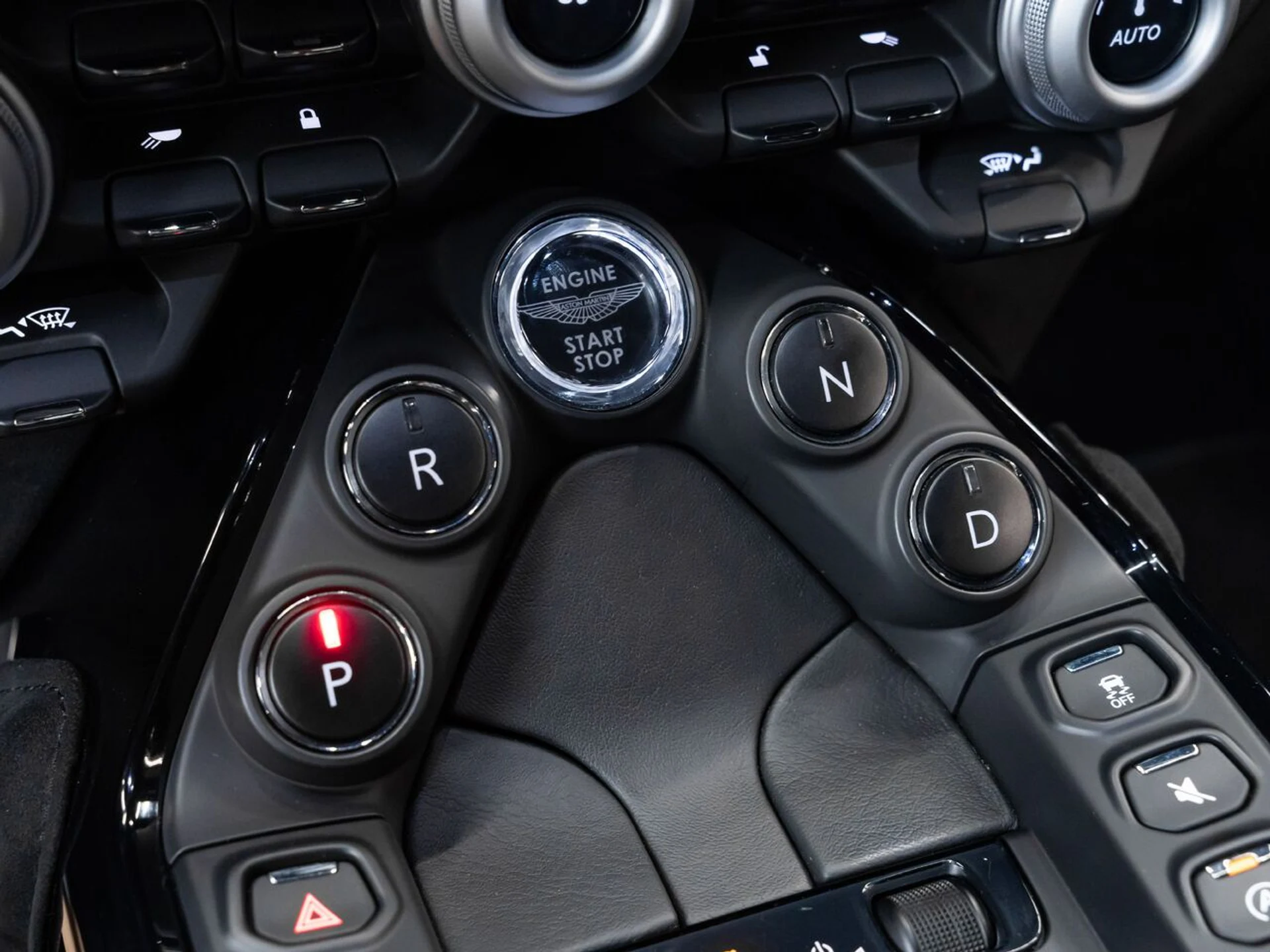 mph077_3573367279_aston_martin_vantage_2020_2d8802dc59