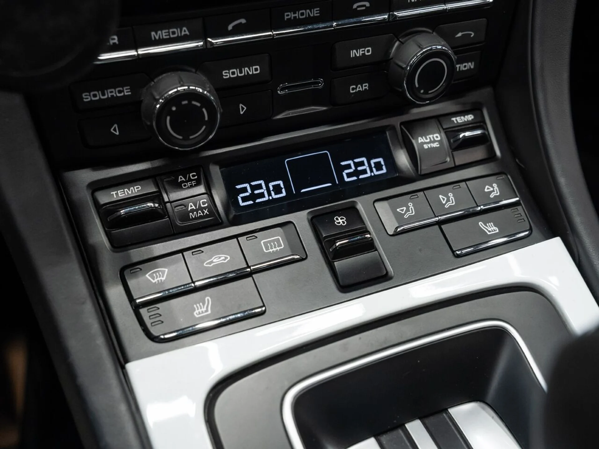 mph077_3582992564_porsche_911_2015_03a4010fdd