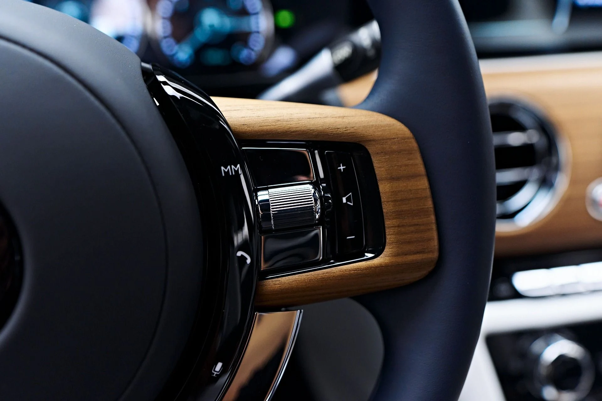 mph077_3721750933_Used_2023_Rolls_Royce_Ghost_1755200436_8990074f7f