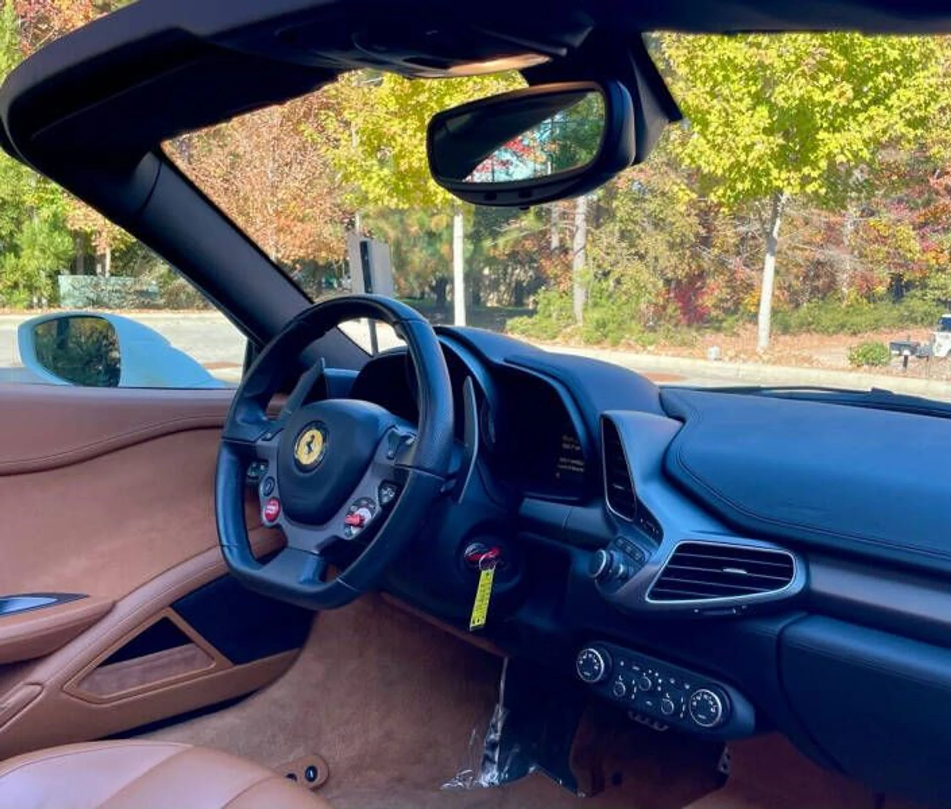 mph077_3881617968_2013_ferrari_458_spider_base_2dr_convertible_360de07e6c