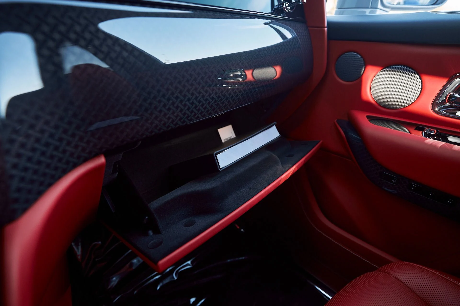 mph077_3892384530_Used_2025_Rolls_Royce_Cullinan_Black_Badge_1763084670_aef59d0b90