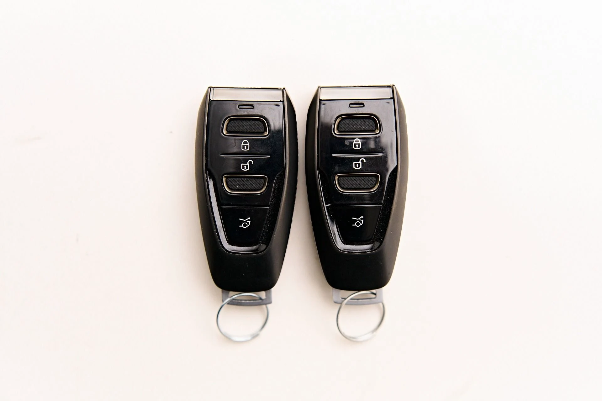 mph077_3910420721_Used_2024_Aston_Martin_DB_12_Volante_1731606794_efa8af9117