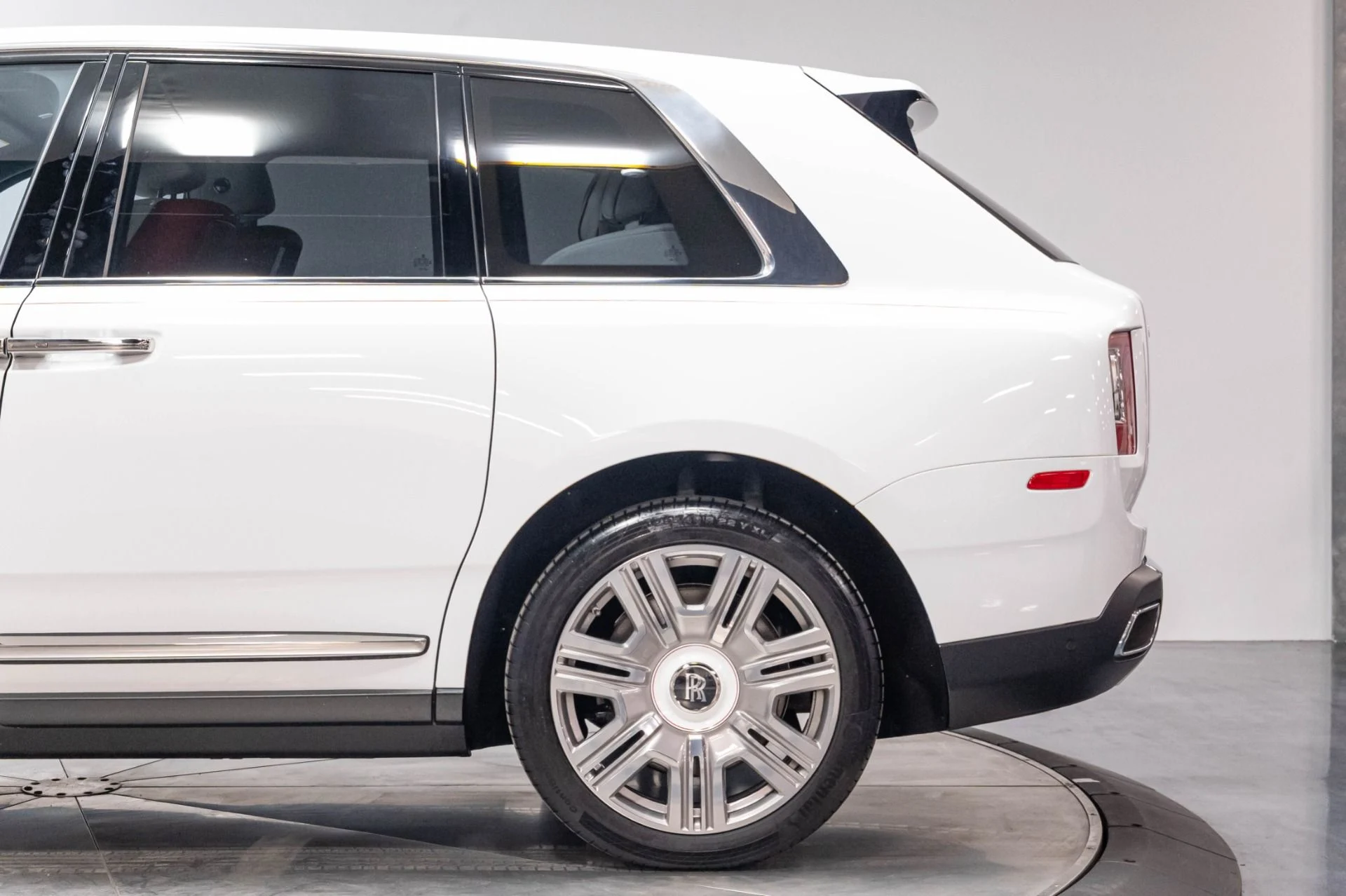 mph077_3956324652_Used_2023_Rolls_Royce_Cullinan_Base_1784654750_a0cbfe7a76
