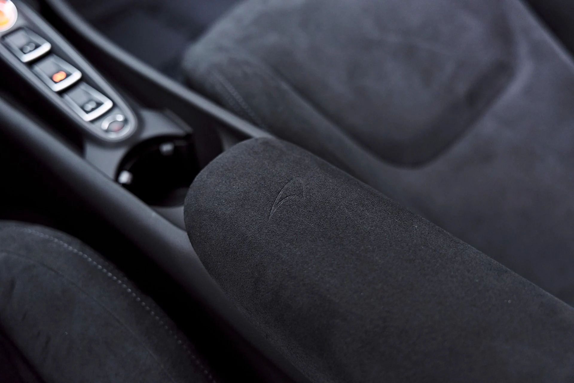 mph077_4002856745_Used_2026_Mc_Laren_Artura_Vision_1777507570_6c1295e7b0