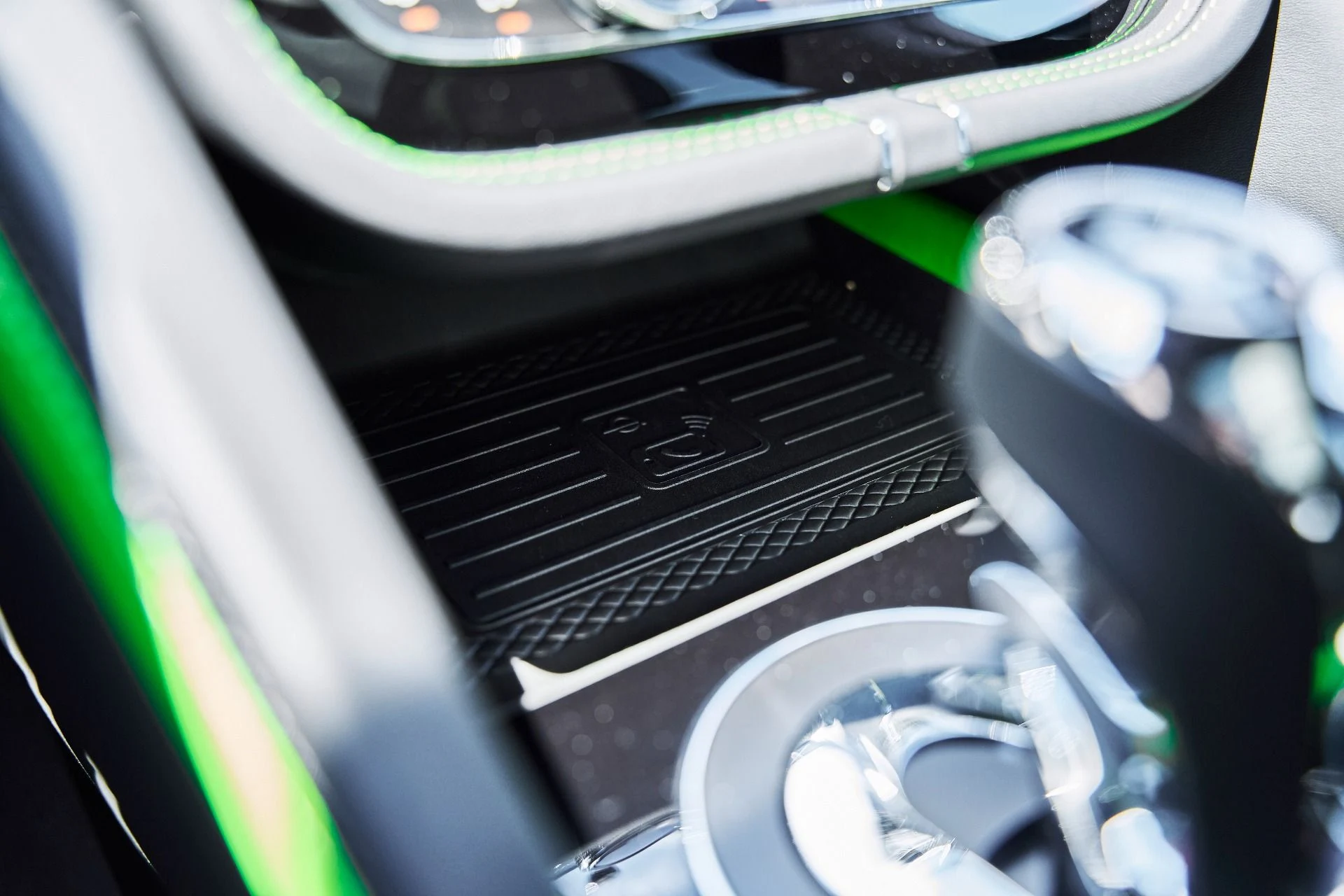 mph077_4053540271_Used_2025_Bentley_Bentayga_S_Black_Edition_1777750204_7f8da5b7ef