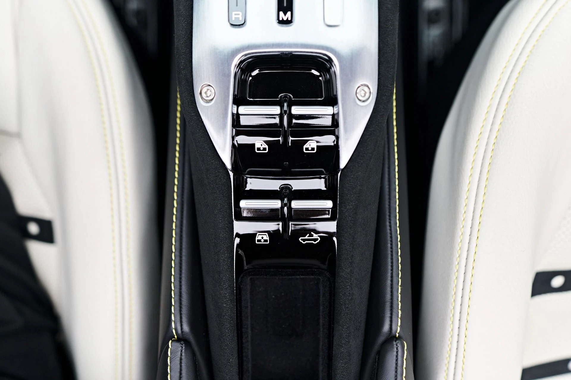 mph077_4129333531_Used_2024_Ferrari_SF_90_Spider_Base_1755223316_d46c4497b0