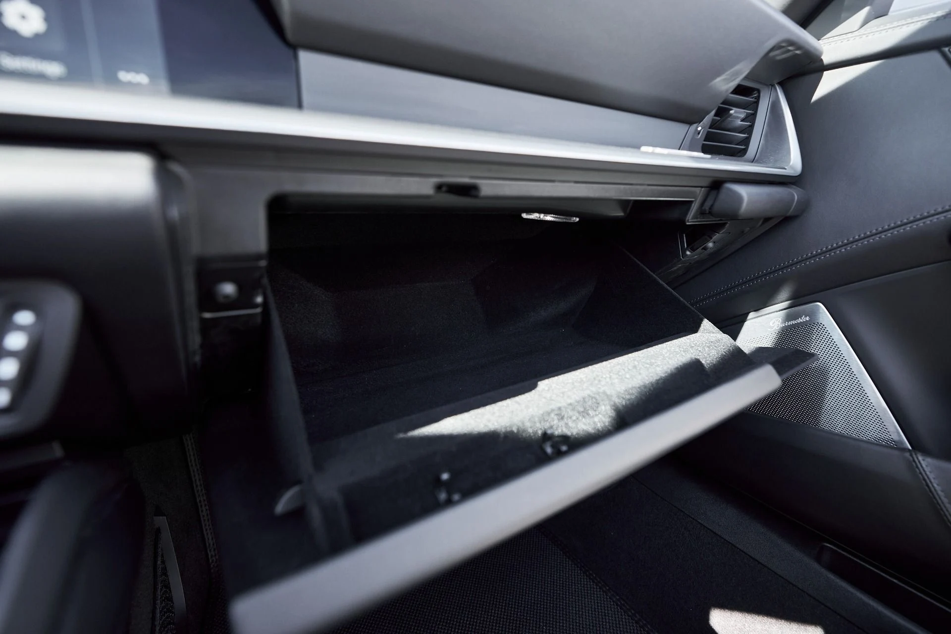 mph077_4259454943_Used_2023_Porsche_911_Turbo_S_1763676580_1cbd730654