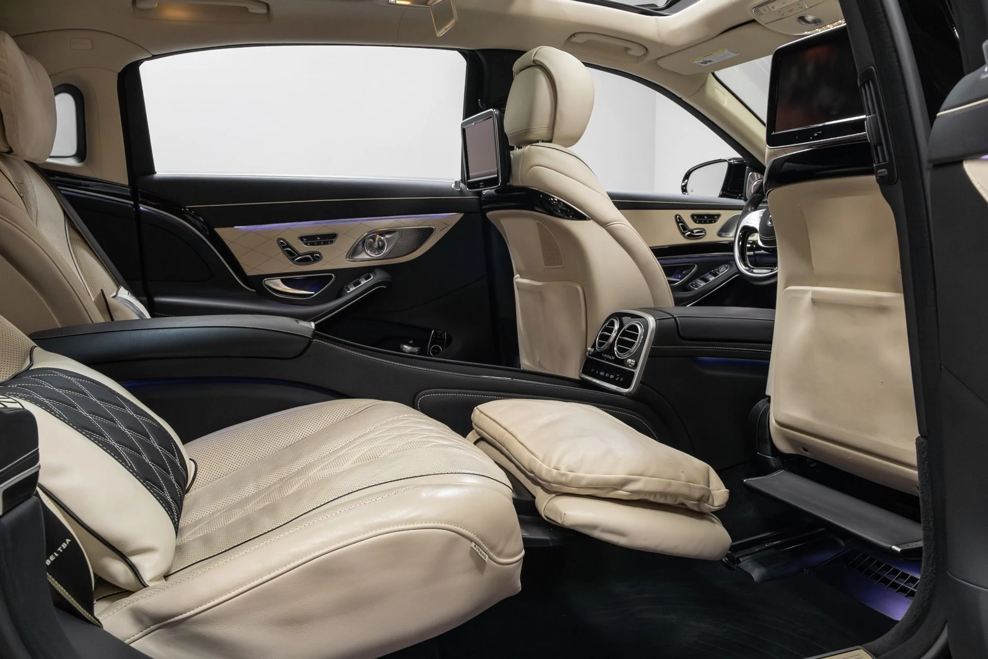 mph077_4267173791_Used_2016_Mercedes_Benz_S_Class_Maybach_S_600_1763586066_ce04252410