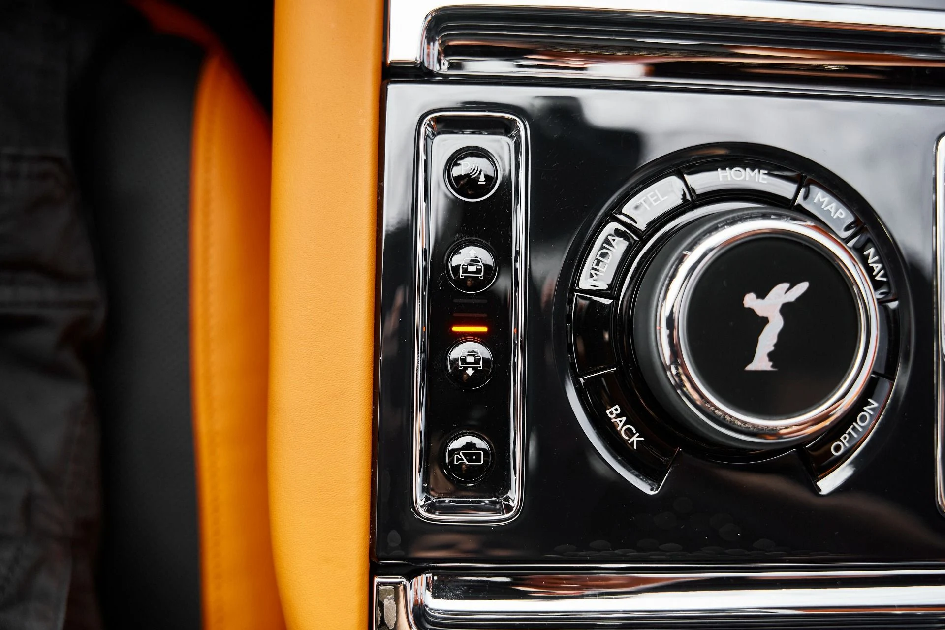 mph077_495083940_Used_2025_Rolls_Royce_Cullinan_Base_1770950937_e209dcfad8