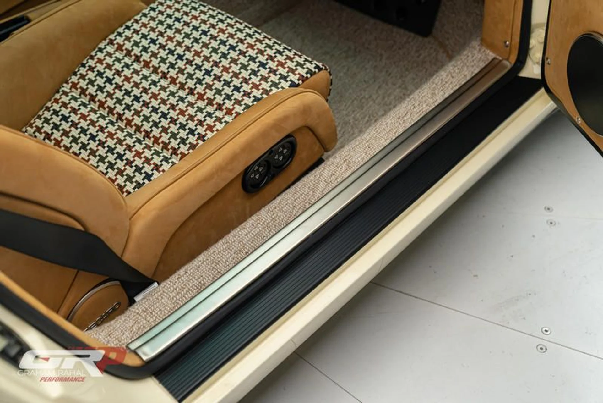 mph077_551926195_0215_FBD_6_4059_4_D53_9643_A1661_EA_29_CD_7_ba4f2154a0