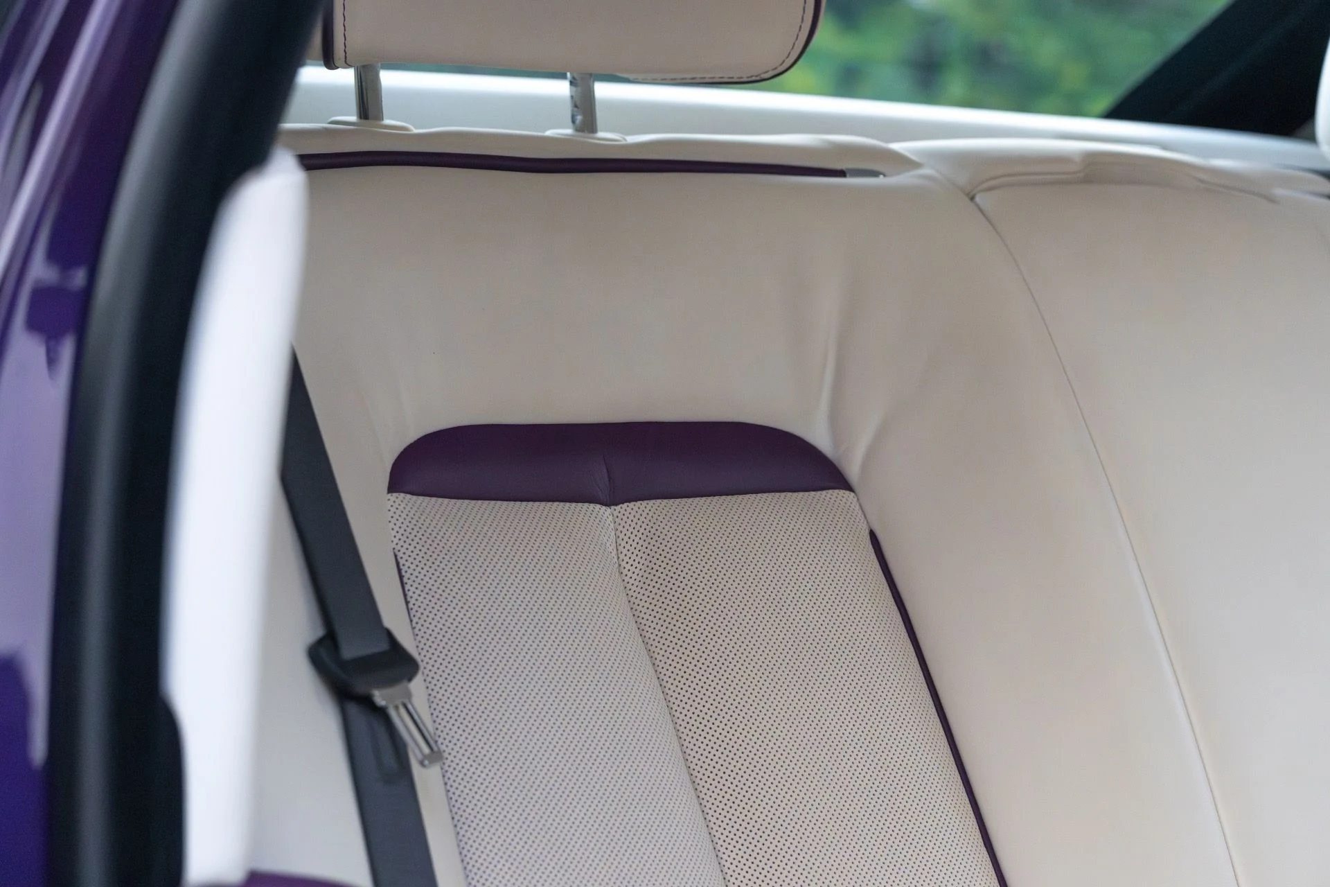 mph077_559381120_Used_2021_Rolls_Royce_Ghost_1762913749_4ff02cf510