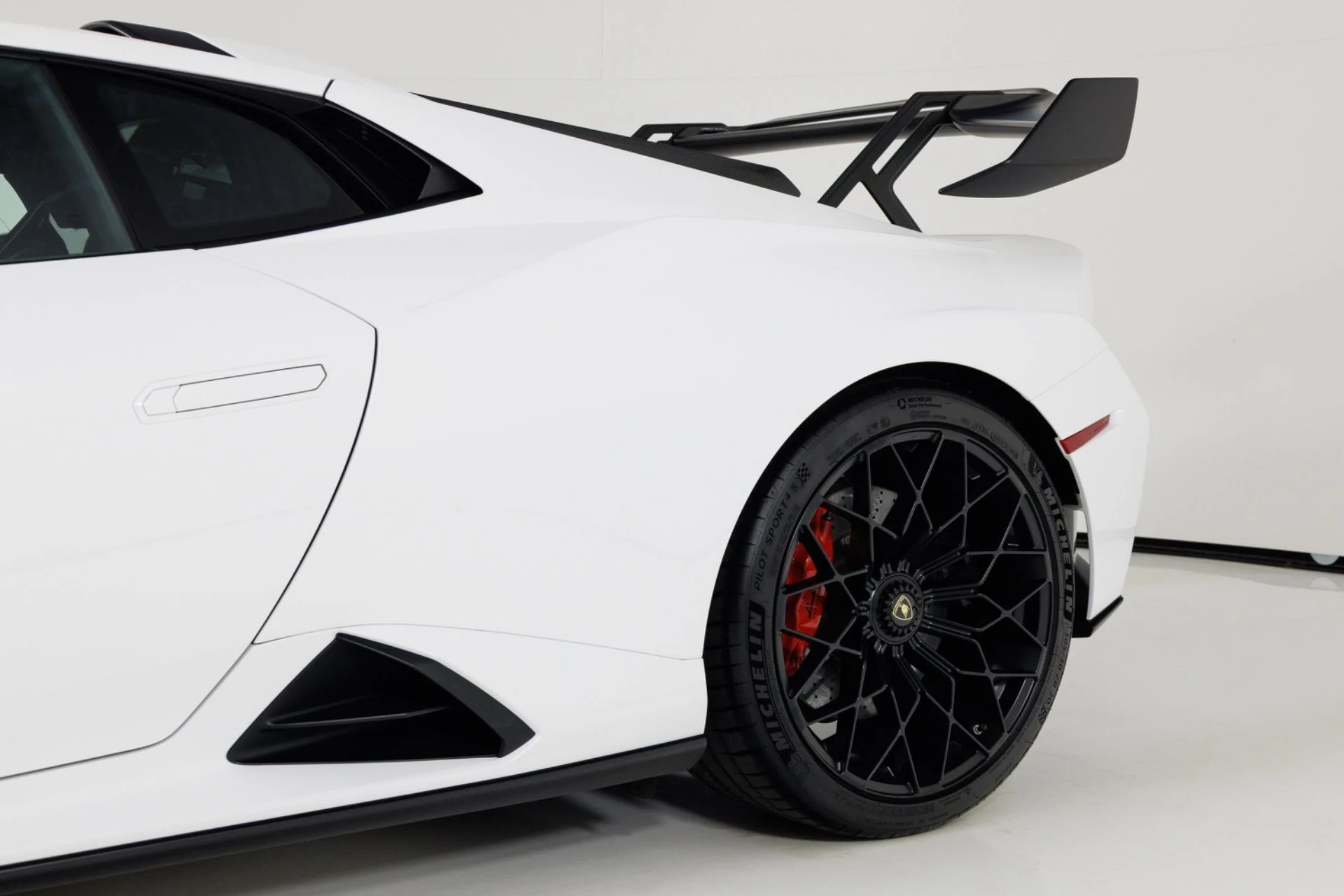 mph077_79982573_Used_2021_Lamborghini_Huracan_STO_1789754439_b73d5bf85d