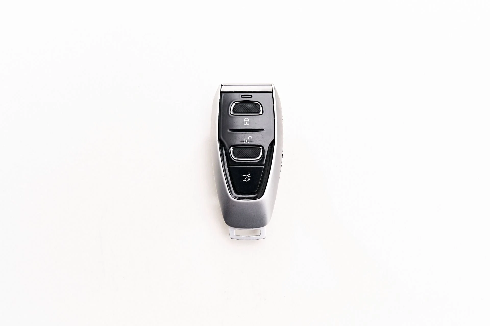 mph077_840032161_Used_2023_Aston_Martin_DBX_707_1711214663_26fad50430