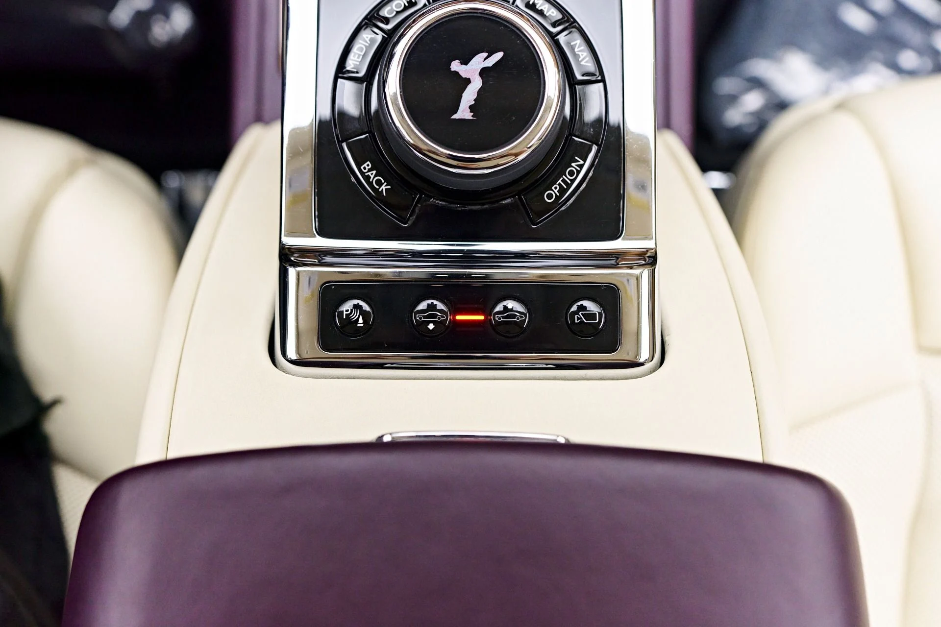 mph078_1123839504_Used_2019_Rolls_Royce_Phantom_Base_1747772635_f696e8b414