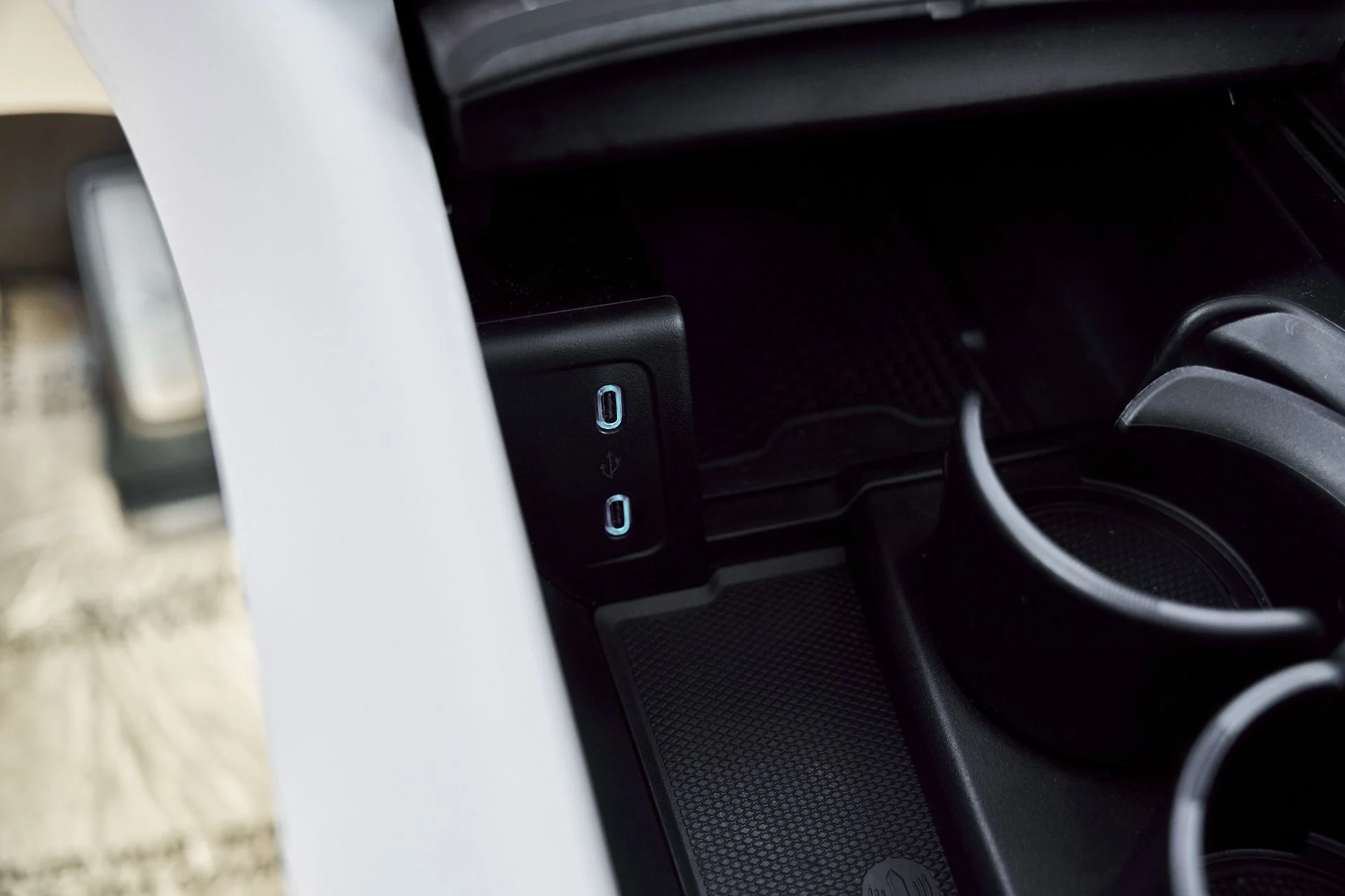 mph078_1152336507_Used_2025_Mercedes_Benz_EQS_Maybach_EQS_680_1773365950_17feed2b22