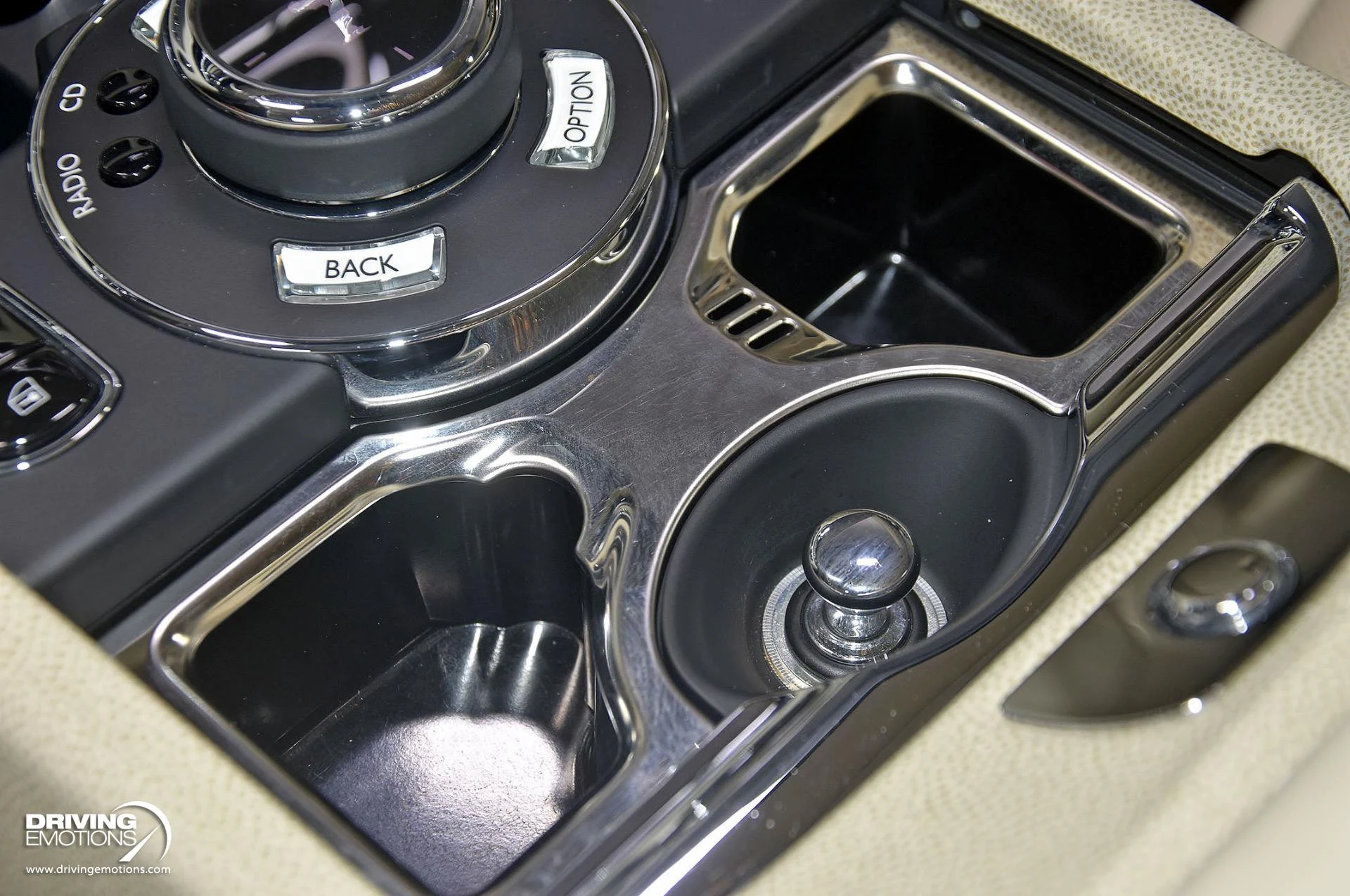 mph078_1157445183_883_p79_l_ec90937340