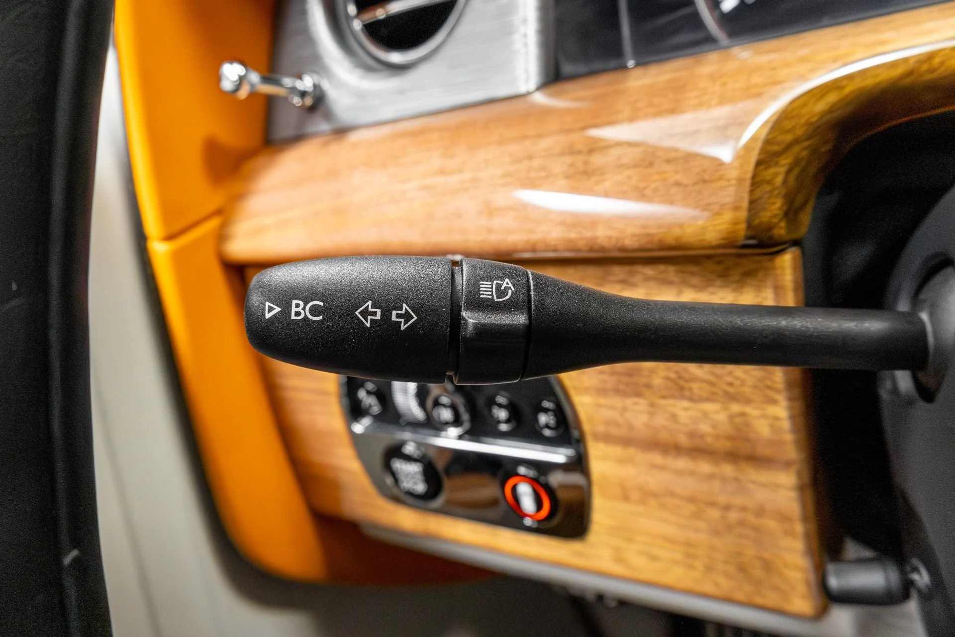 mph078_1619928245_Used_2019_Rolls_Royce_Phantom_1770350910_df507868ce