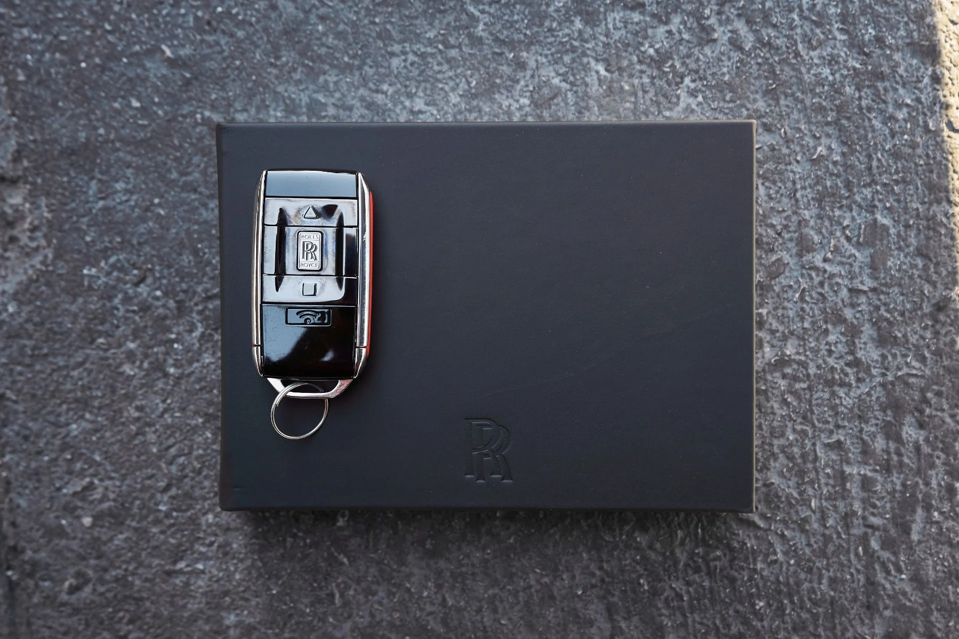 mph078_1720719092_Used_2025_Rolls_Royce_Cullinan_1775588204_5fb321cf7f