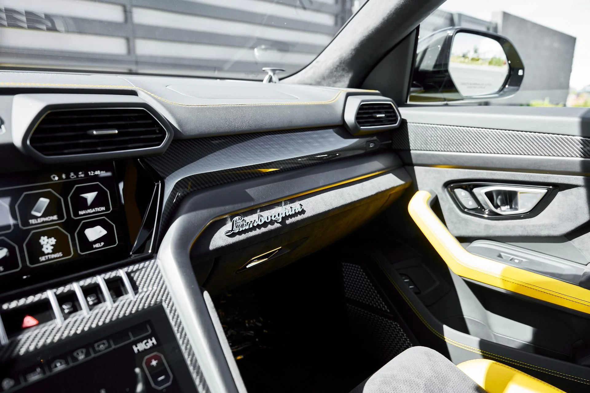 mph078_1729104304_Used_2021_Lamborghini_Urus_Pearl_Capsule_1772843612_6b56698e85