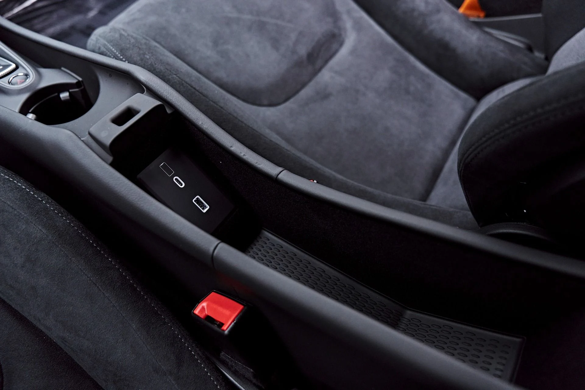 mph078_1876053823_Used_2026_Mc_Laren_Artura_Vision_1777507572_7ec51bac01