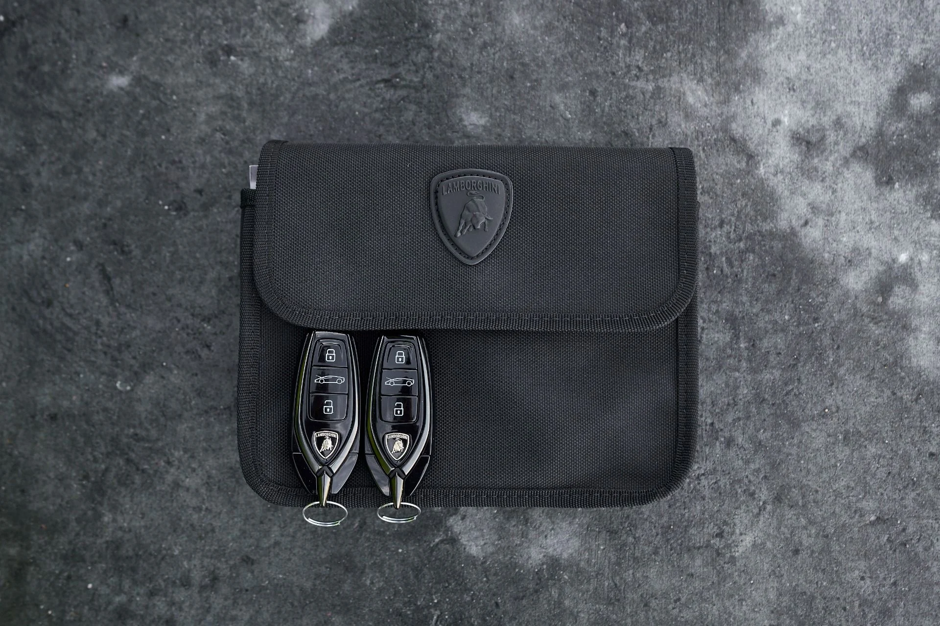 mph078_1892252563_Used_2025_Lamborghini_Revuelto_Base_1769824562_158f39e97b