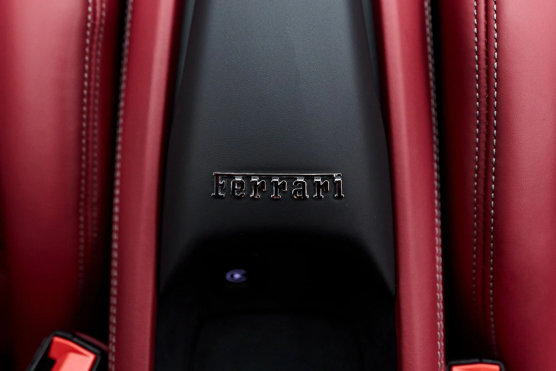 mph078_1970201204_Used_2022_Ferrari_F8_Tributo_Base_1754445806_3def81fc04