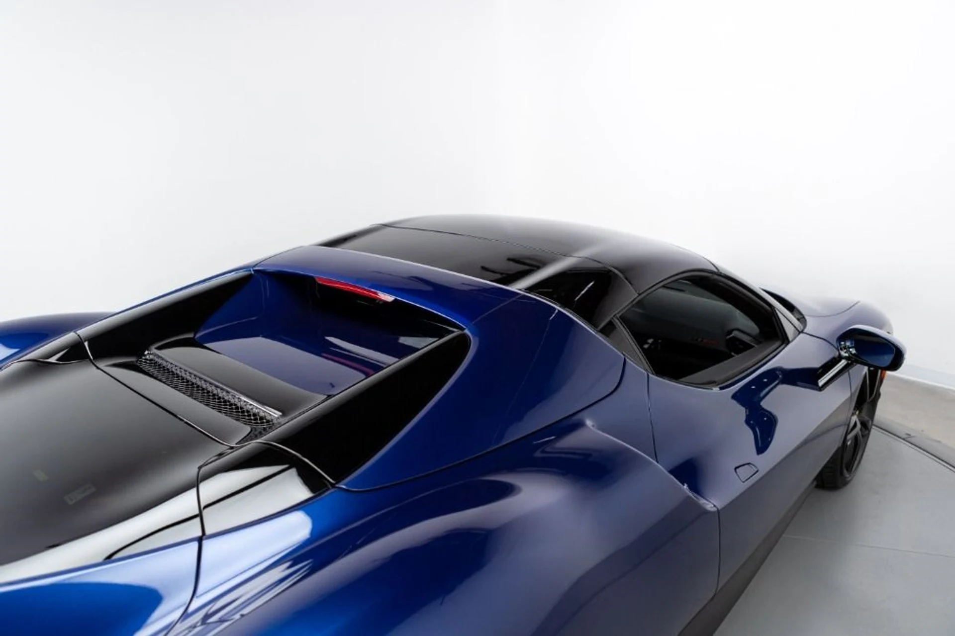 mph078_2032115171_Used_2023_Ferrari_296_GTS_fc008eb358