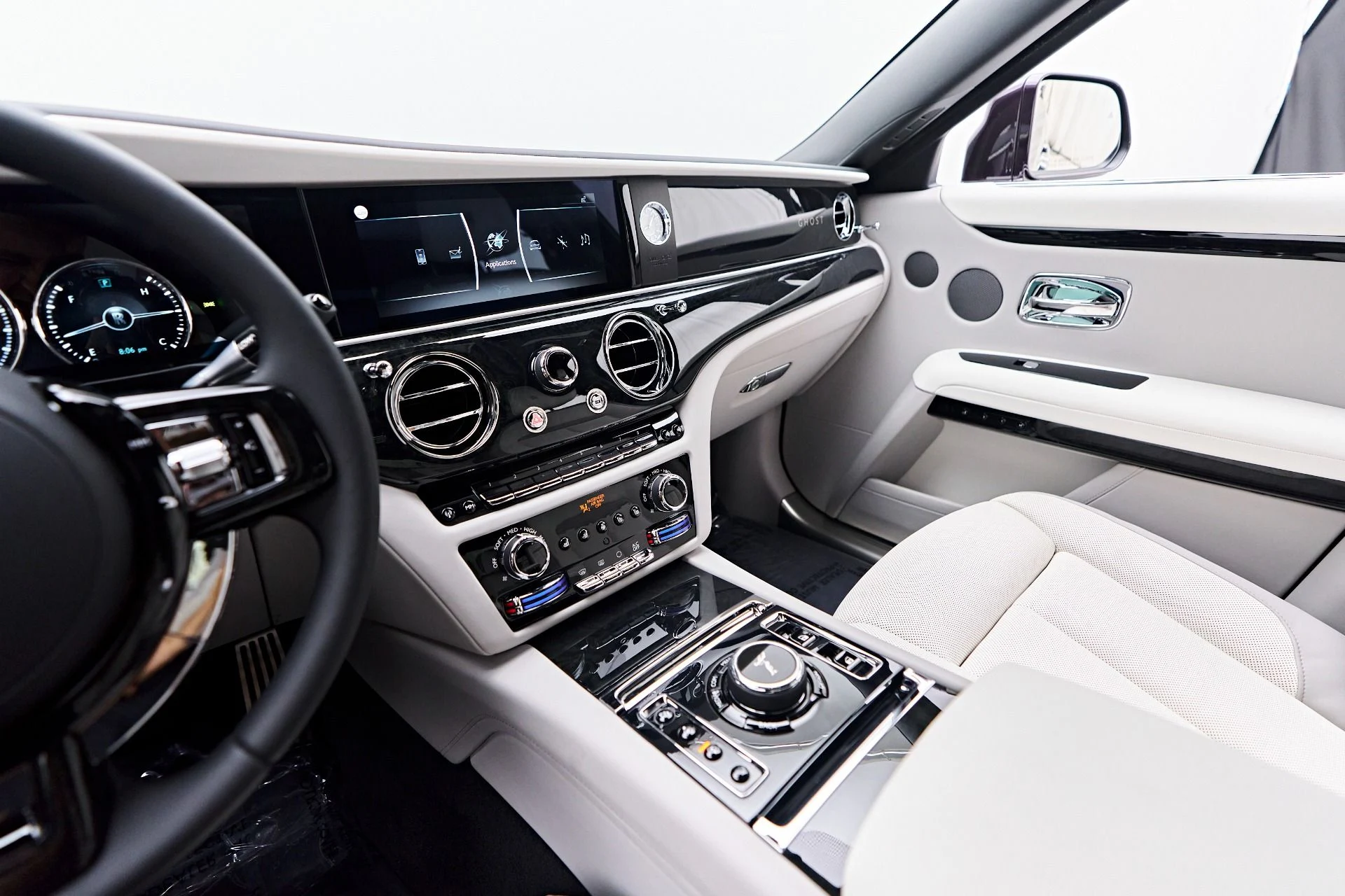 mph078_2385727985_Used_2024_Rolls_Royce_Ghost_Base_1752169894_87ce9d78be