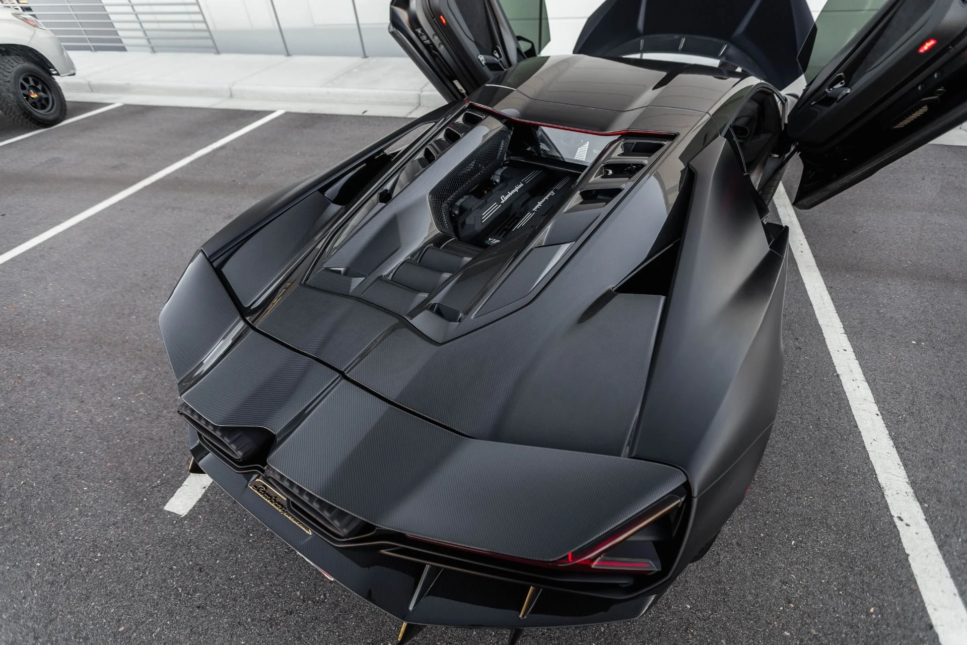 mph078_2447990489_Used_2025_Lamborghini_Revuelto_1791313144_9248e24697