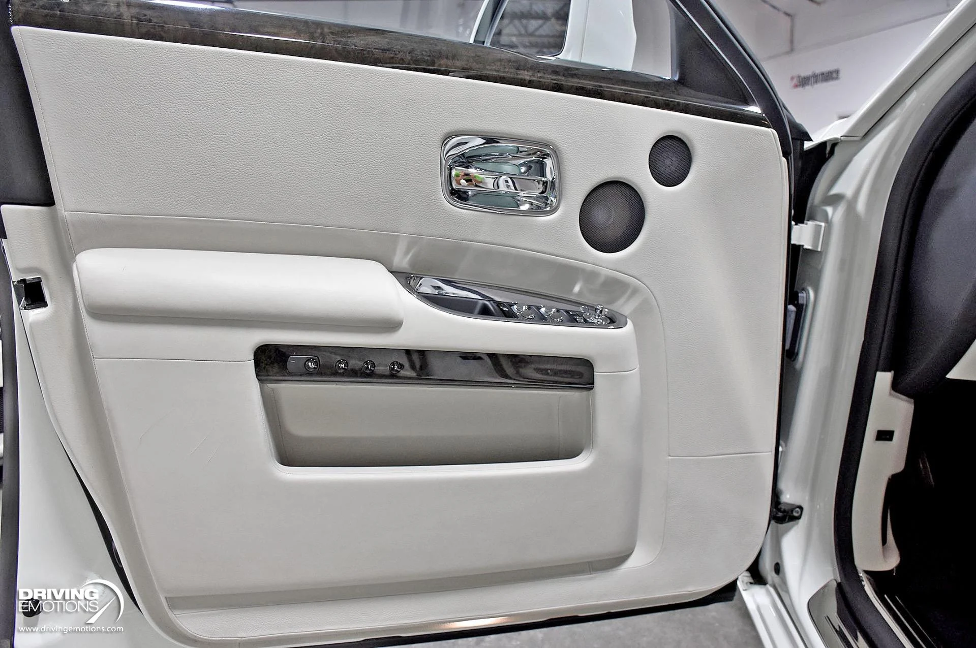 mph078_2507806015_872_p79_l_74cea6cdd8