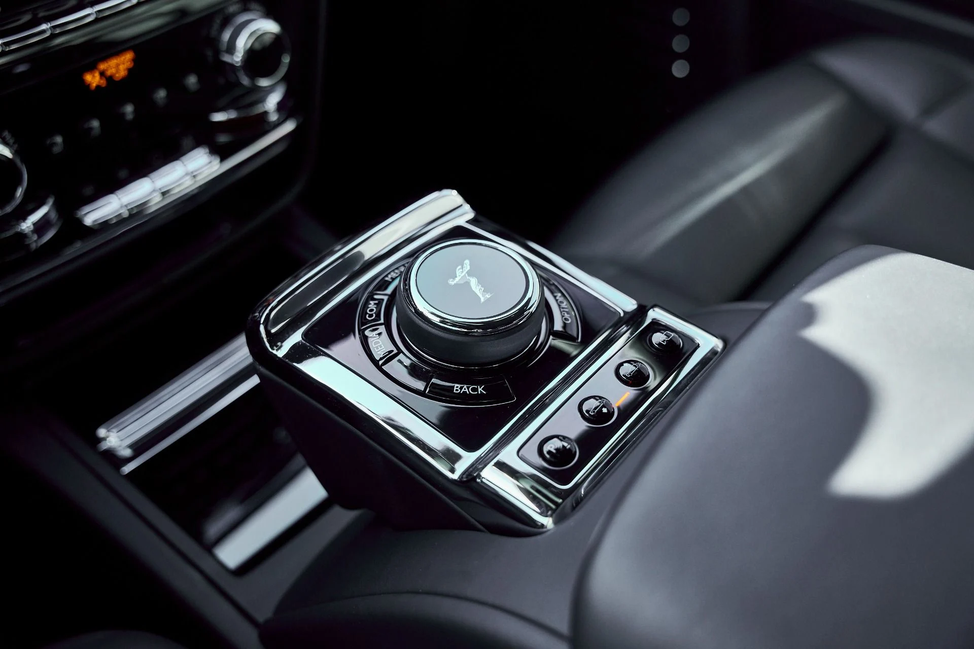 mph078_2631319658_Used_2024_Rolls_Royce_Phantom_Base_1770700170_d8844a3c35