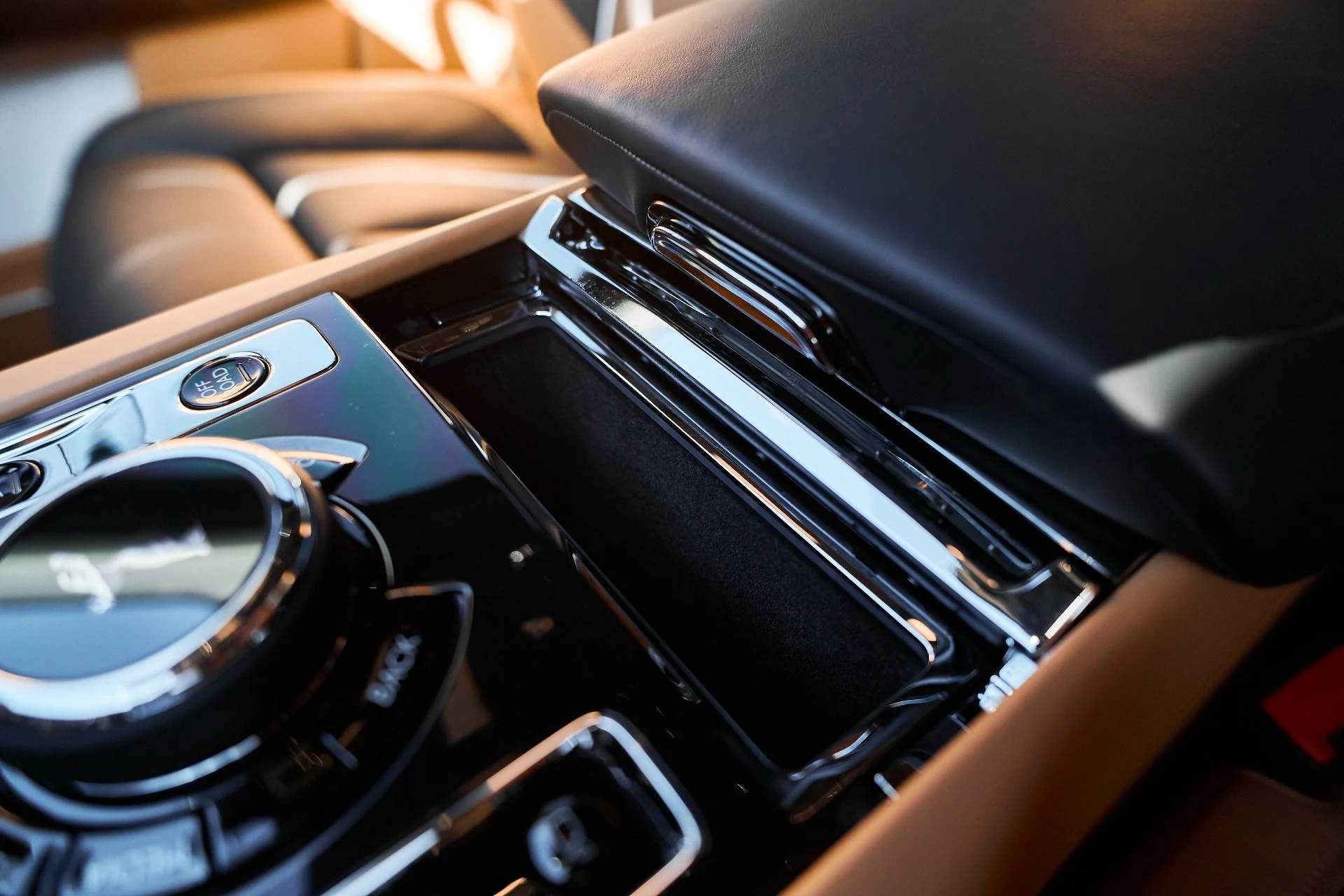 mph078_2704594596_Used_2025_Rolls_Royce_Cullinan_Base_1766020519_9507f5ed04