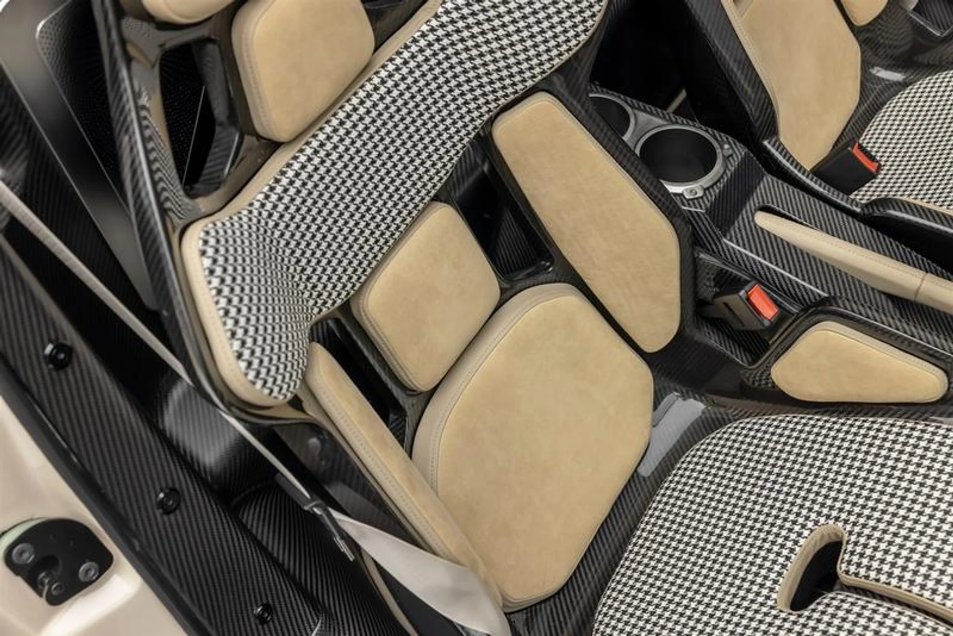 mph078_2905769713_1_DB_797_F5_79_BD_4_A59_AEB_4_2_E8_A77_CA_37_F3_0abce36664