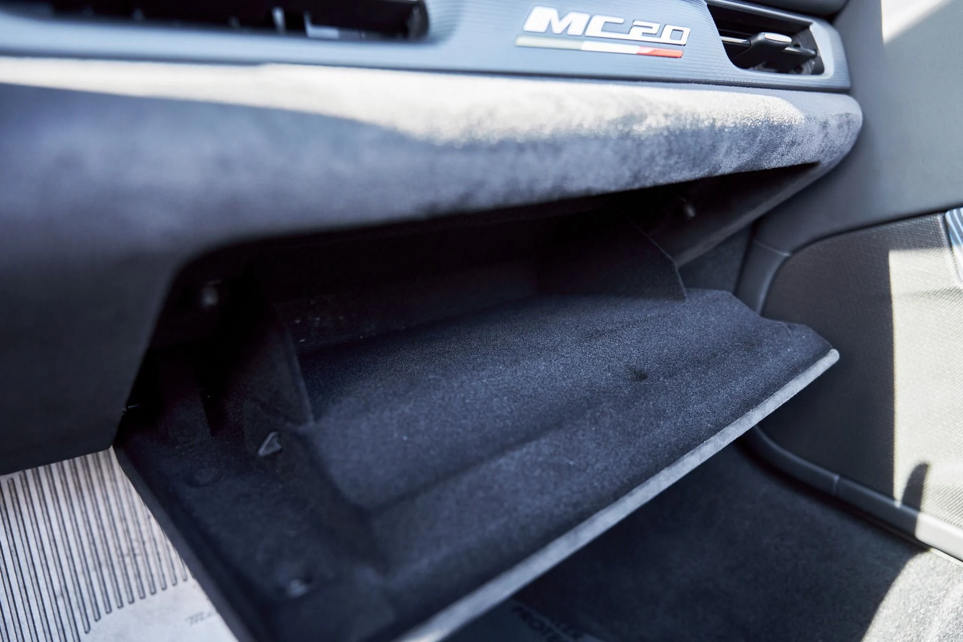 mph078_2954666741_Used_2023_Maserati_MC_20_1769481333_a91e28d3fa