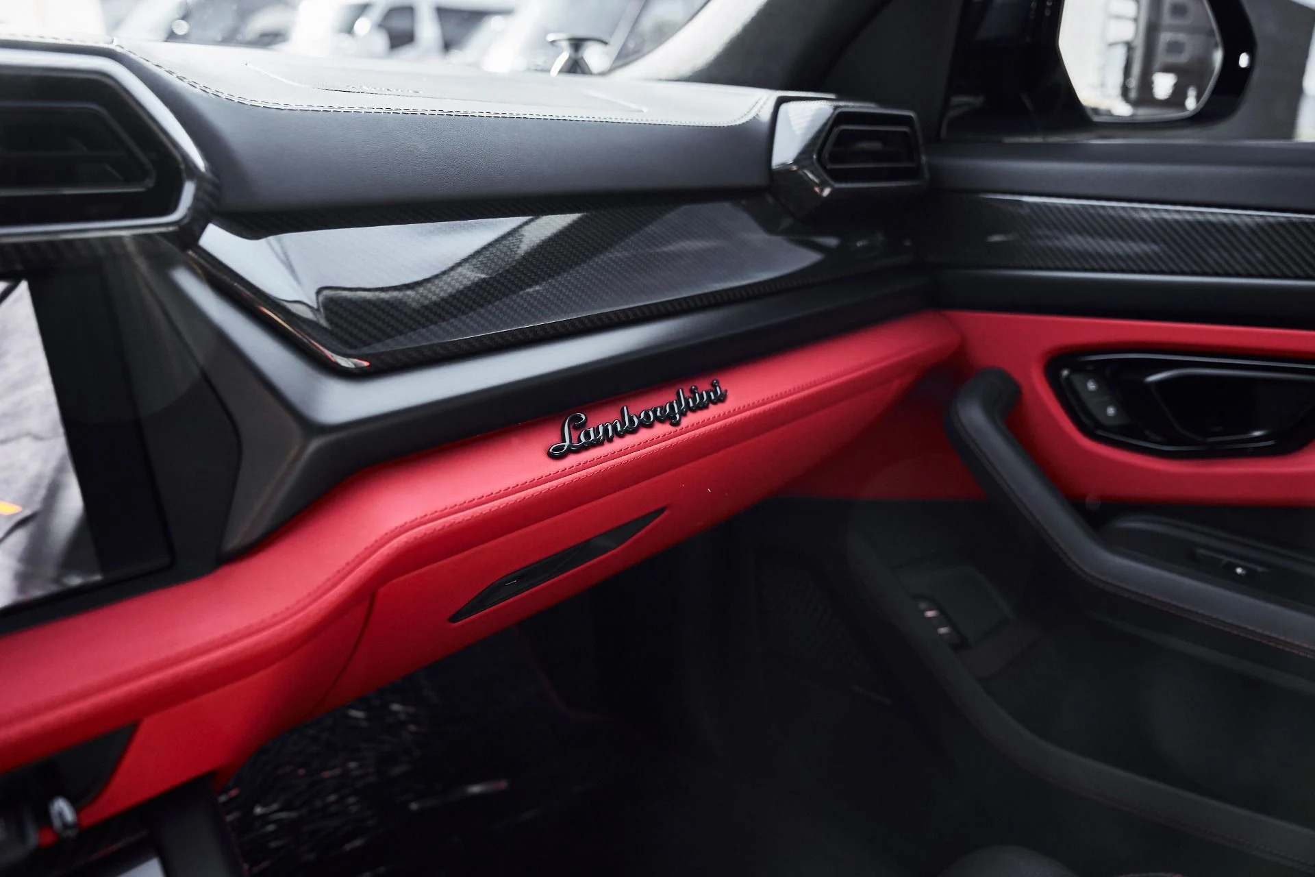mph078_3000469237_Used_2025_Lamborghini_Urus_SE_1778289299_39c884d922