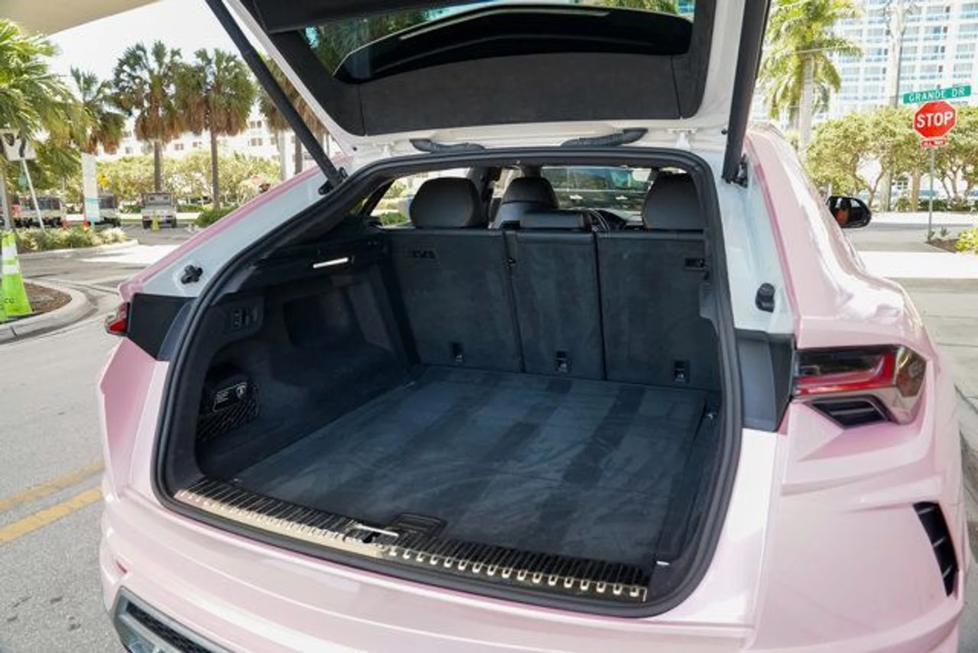 mph078_3201225427_used_2021_lamborghini_urus_awd_14354_22713615_79_640_764dfd0d33
