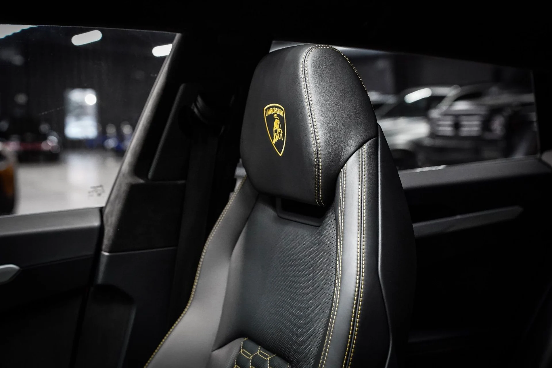 mph078_3377187233_37414663_05182_2020_lamborghini_urus_094_8070659f67