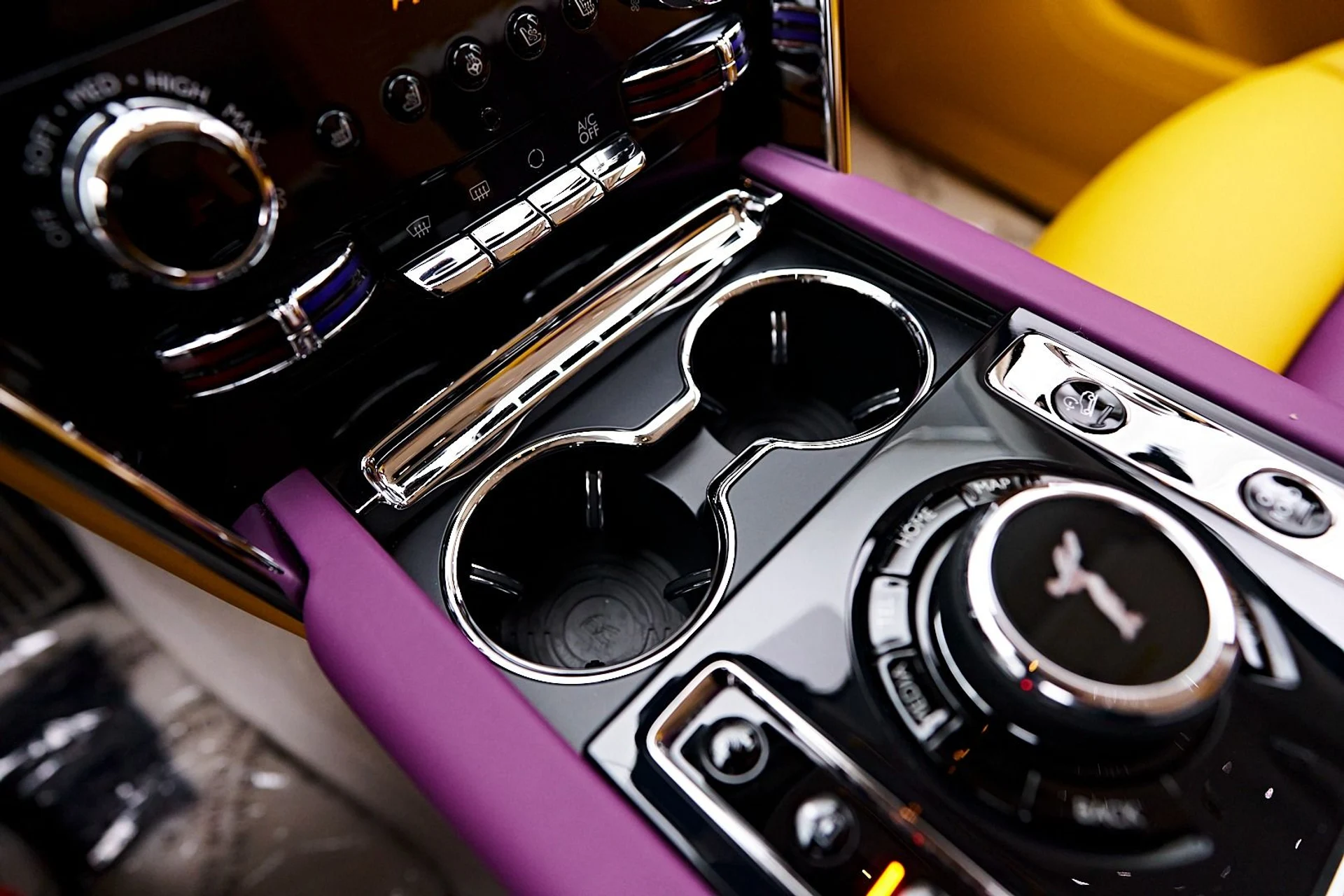 mph078_3399159562_Used_2025_Rolls_Royce_Cullinan_Base_1736646133_7d60828fcc