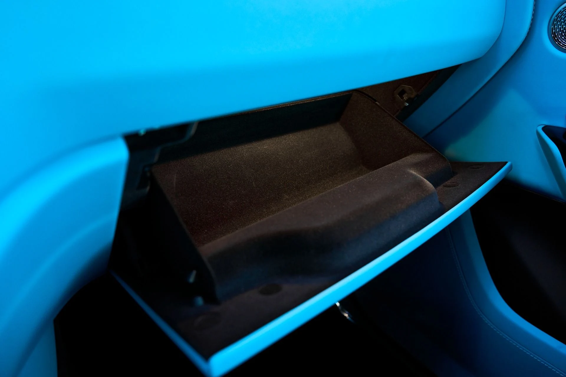 mph078_3702699093_Used_2025_Rolls_Royce_Cullinan_Base_1767668983_5b95876e12