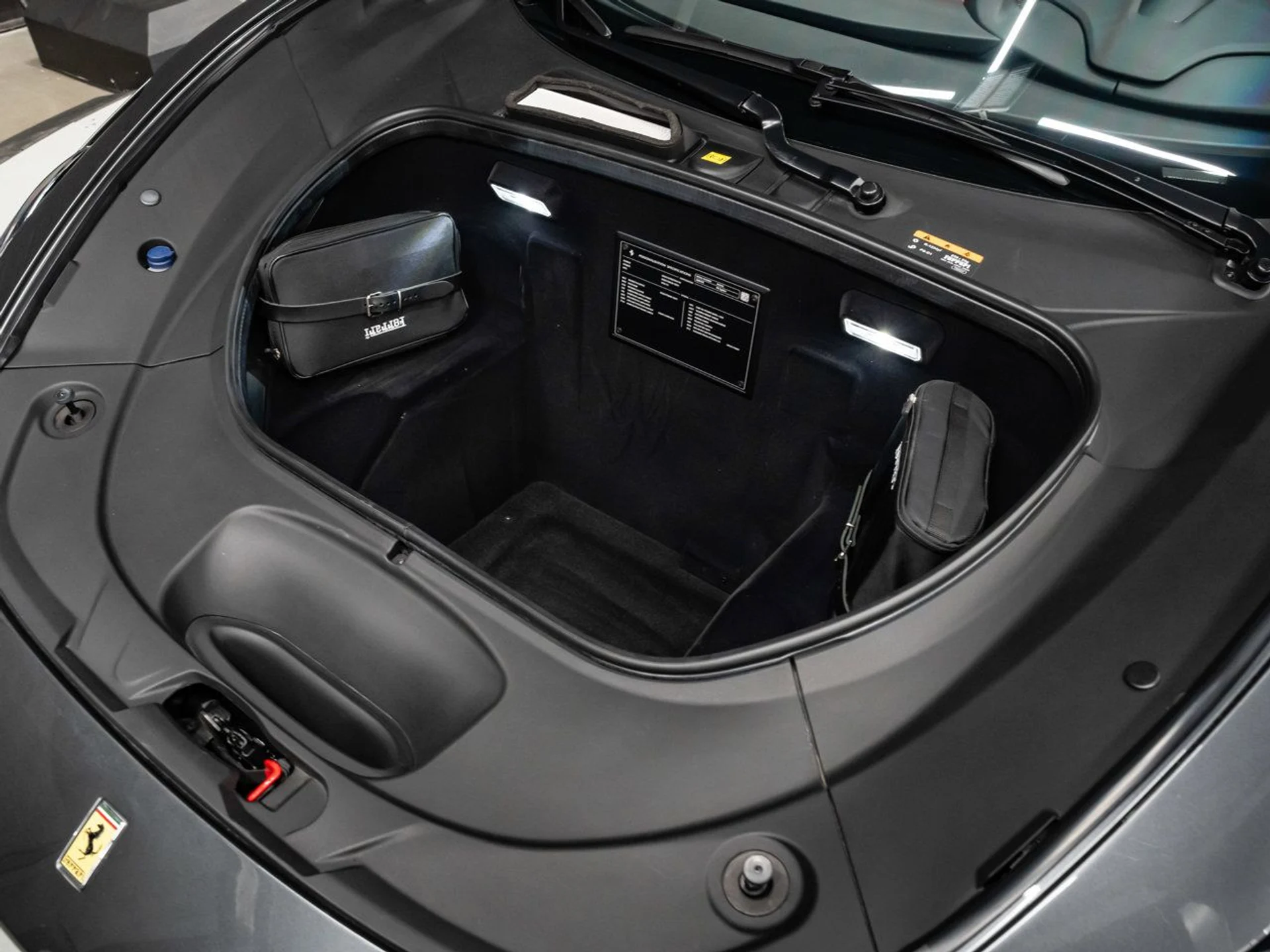 mph078_3721380392_ferrari_f8_spider_2021_3964b3ea0b