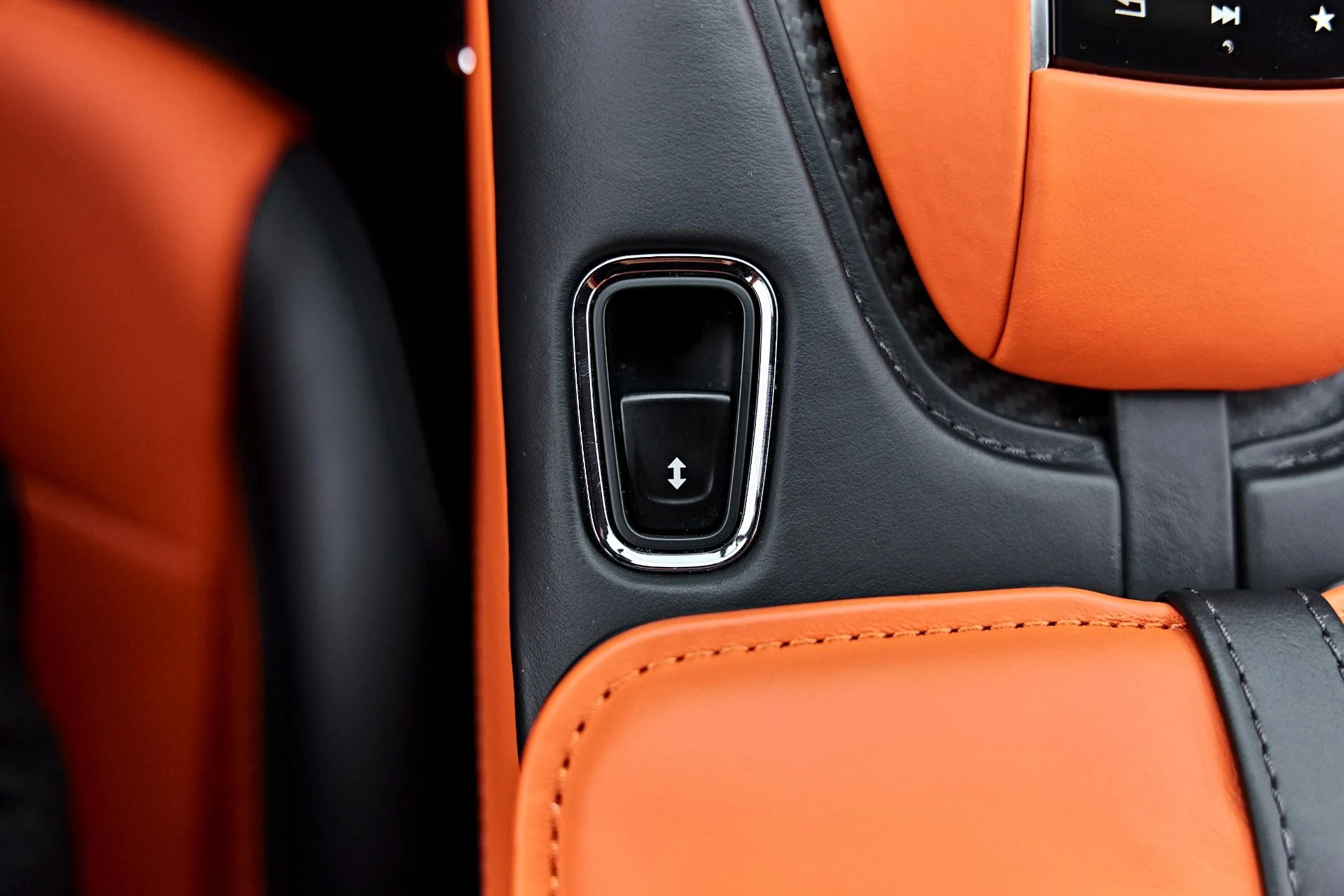mph078_397525265_Used_2023_Aston_Martin_DBS_Ultimate_1787789527_685630ae15