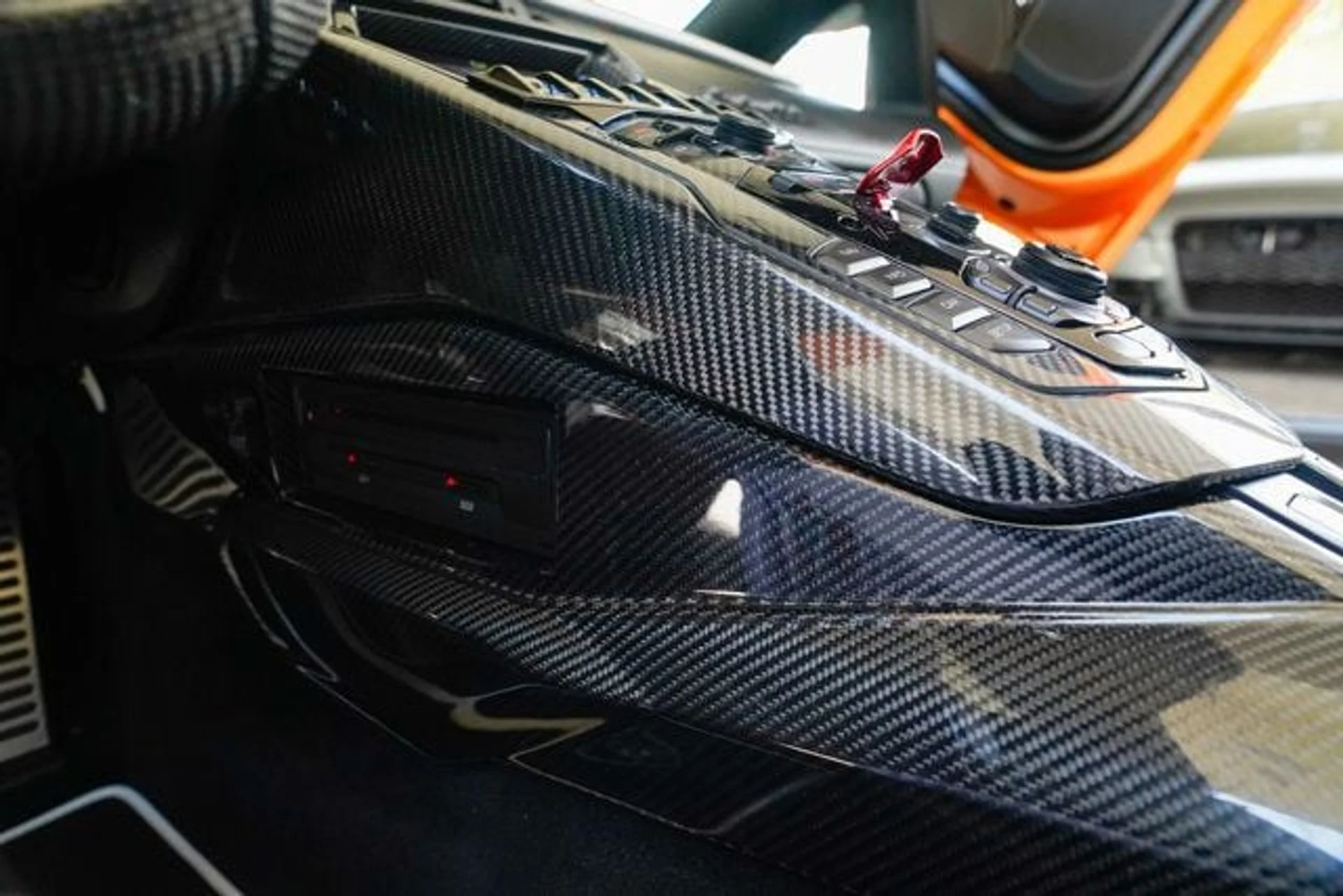 mph078_3981089929_used_2018_lamborghini_aventador_sroadster_14354_22897283_79_640_581902be95