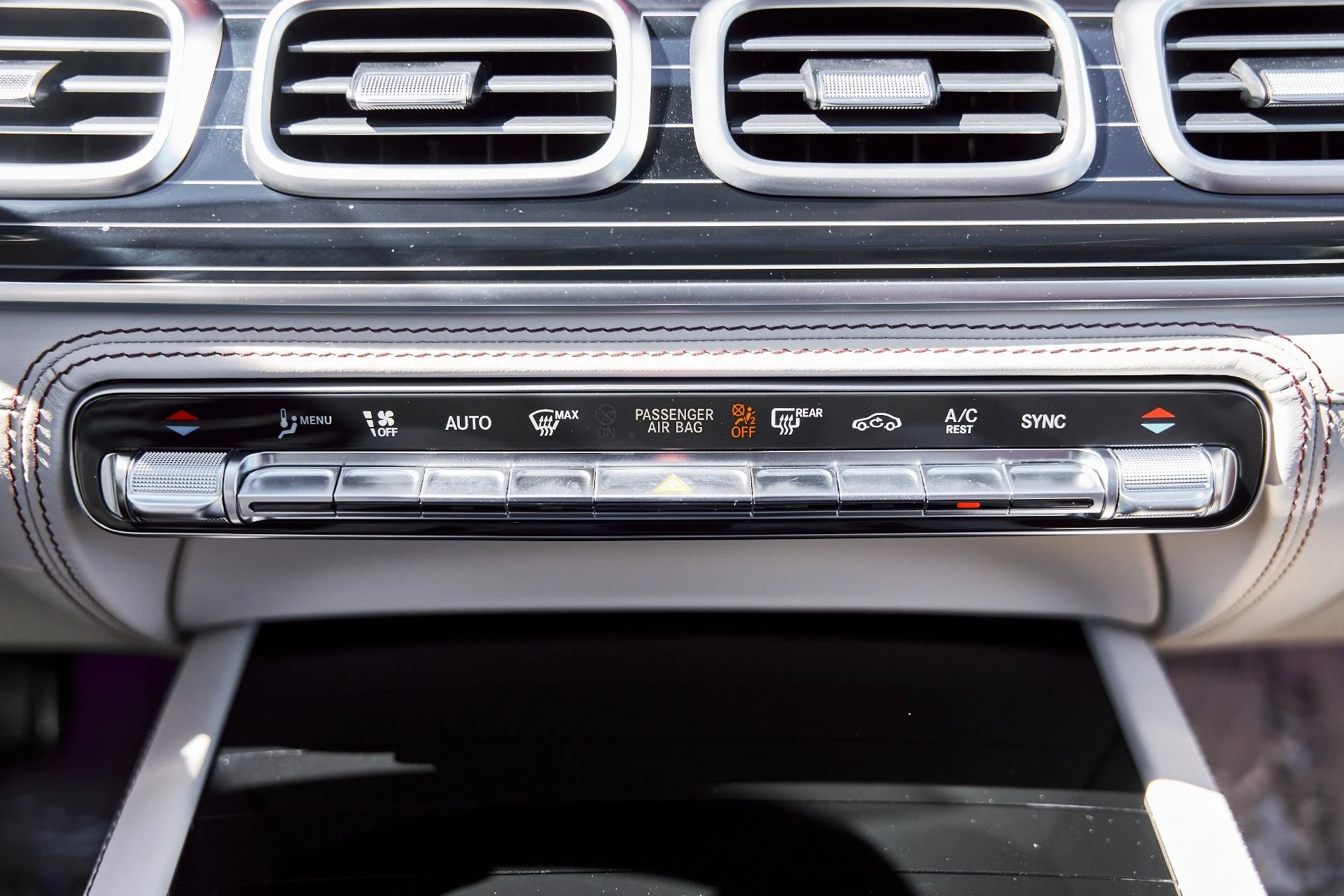 mph078_409836807_Used_2026_Mercedes_Benz_GLS_Maybach_GLS_600_1777074185_0ebeab21ed