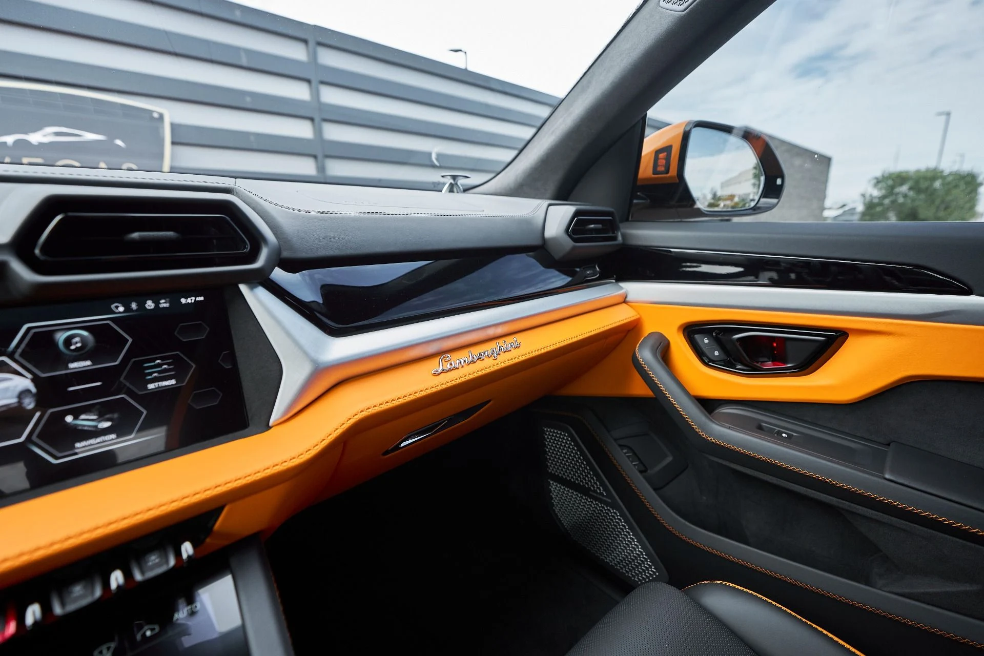 mph078_4117069253_Used_2025_Lamborghini_Urus_SE_1763677124_b0940282ee