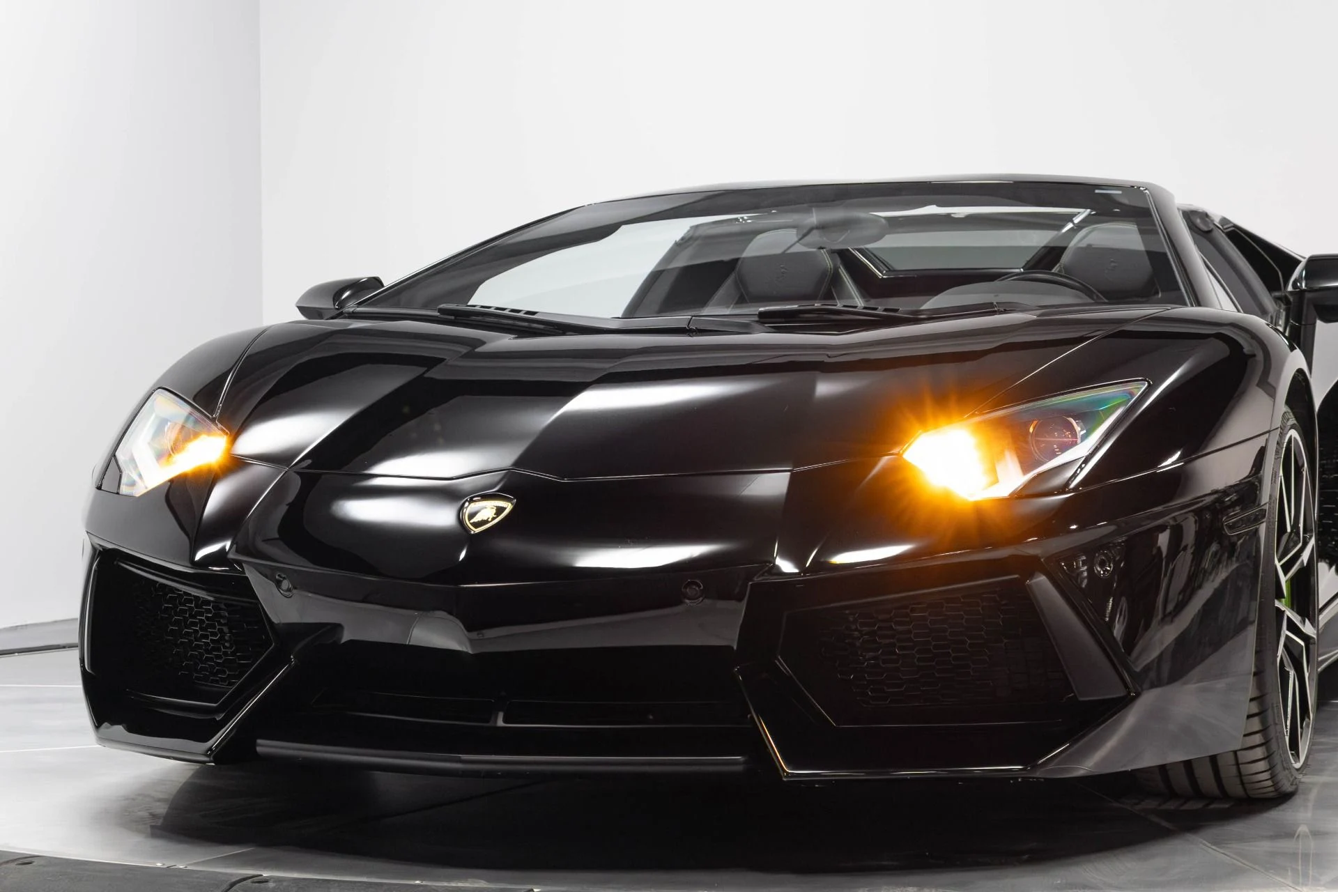 mph078_4219496894_Used_2015_Lamborghini_Aventador_LP_700_4_1780593182_249ba4faf9
