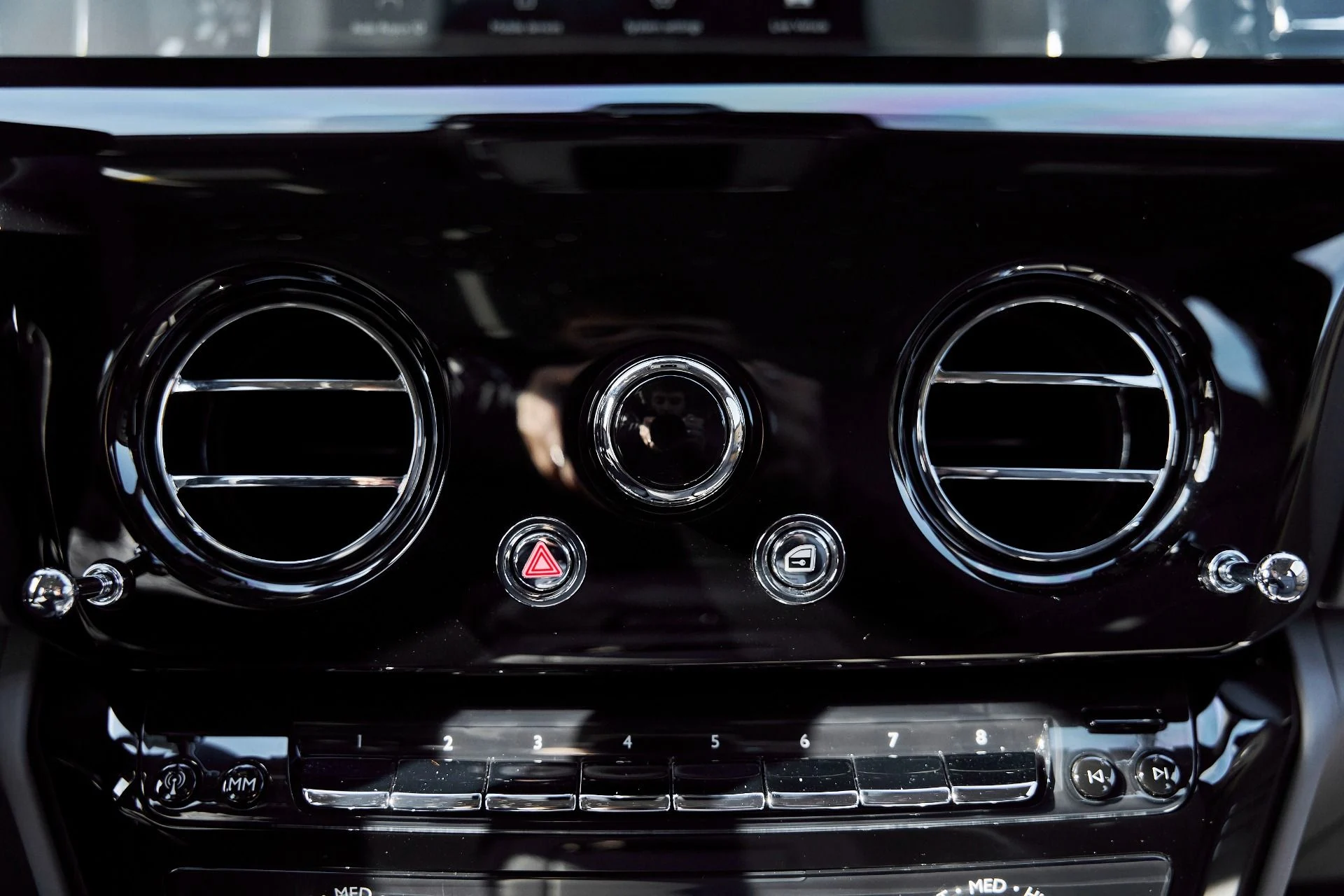 mph078_4274703025_Used_2025_Rolls_Royce_Phantom_Base_1769481031_5ade818484