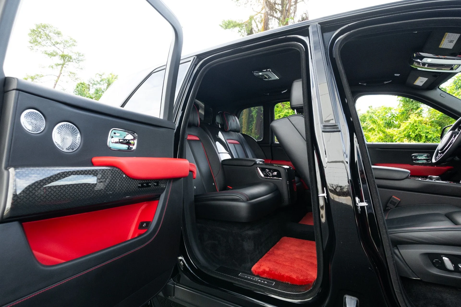 mph078_489498629_Used_2022_Rolls_Royce_Black_Badge_Cullinan_1776130890_861f19a906