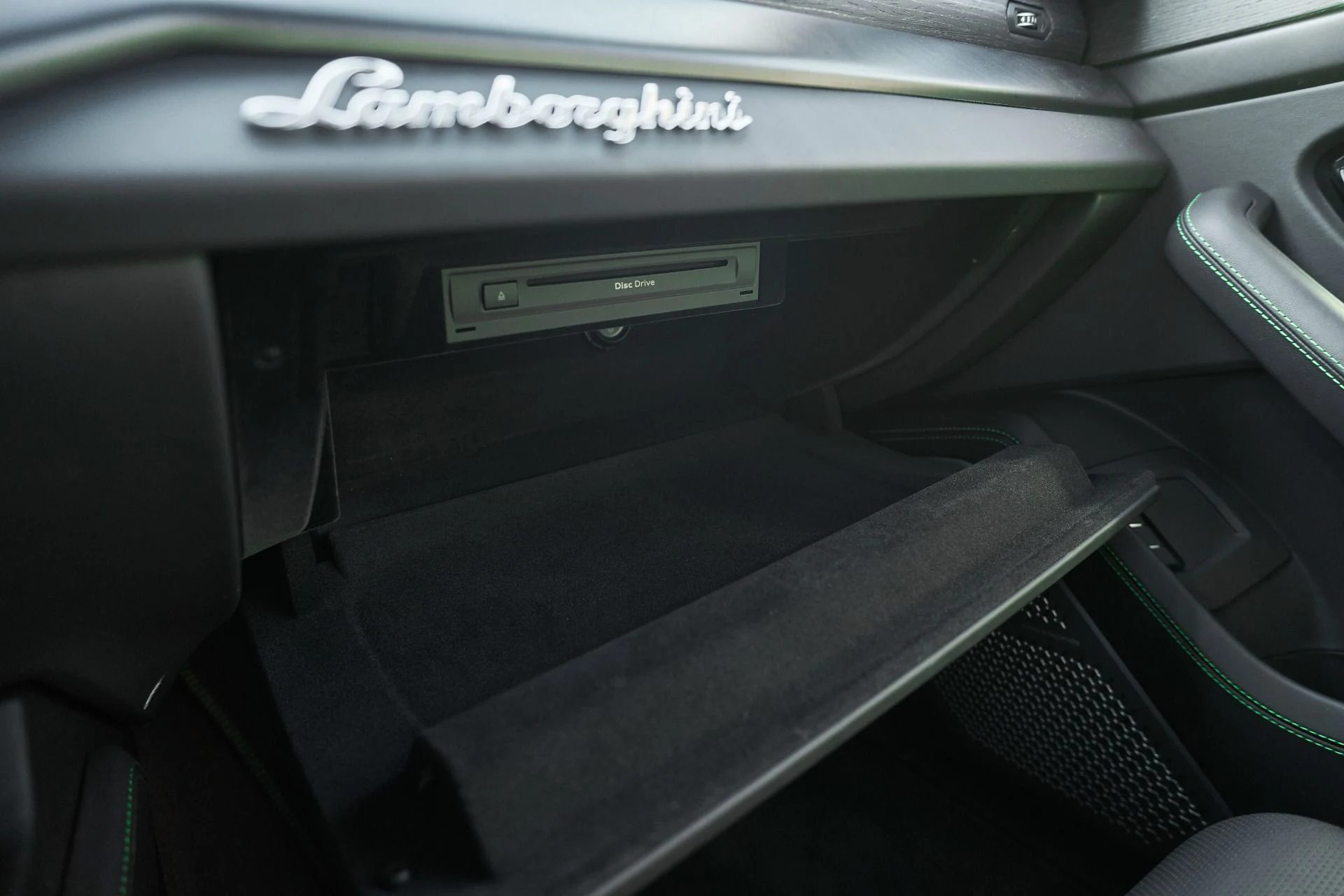 mph078_56558797_Used_2021_Lamborghini_Urus_1765854613_2d8ce6ef75