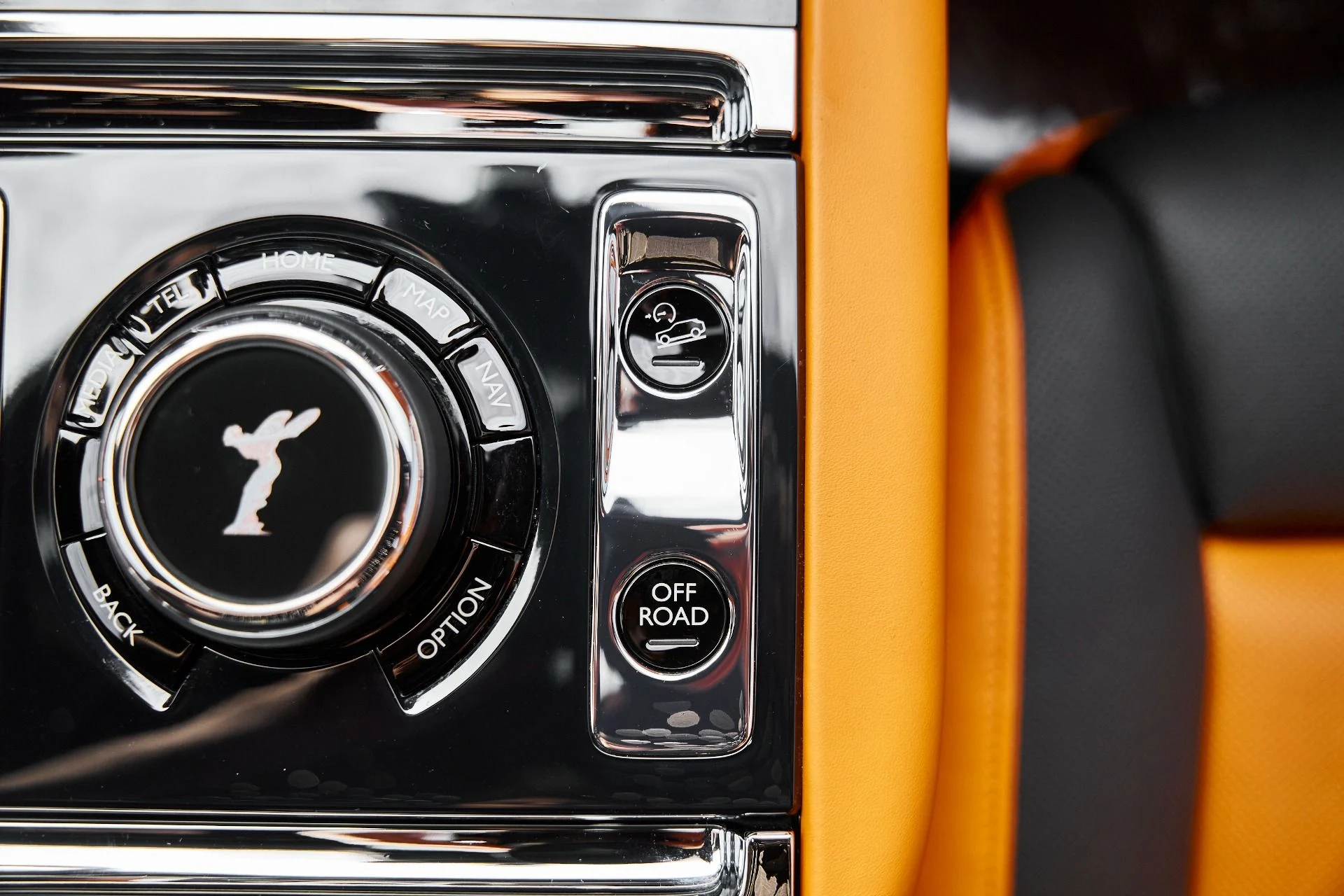 mph078_915912792_Used_2025_Rolls_Royce_Cullinan_Base_1770950938_f3e514d103