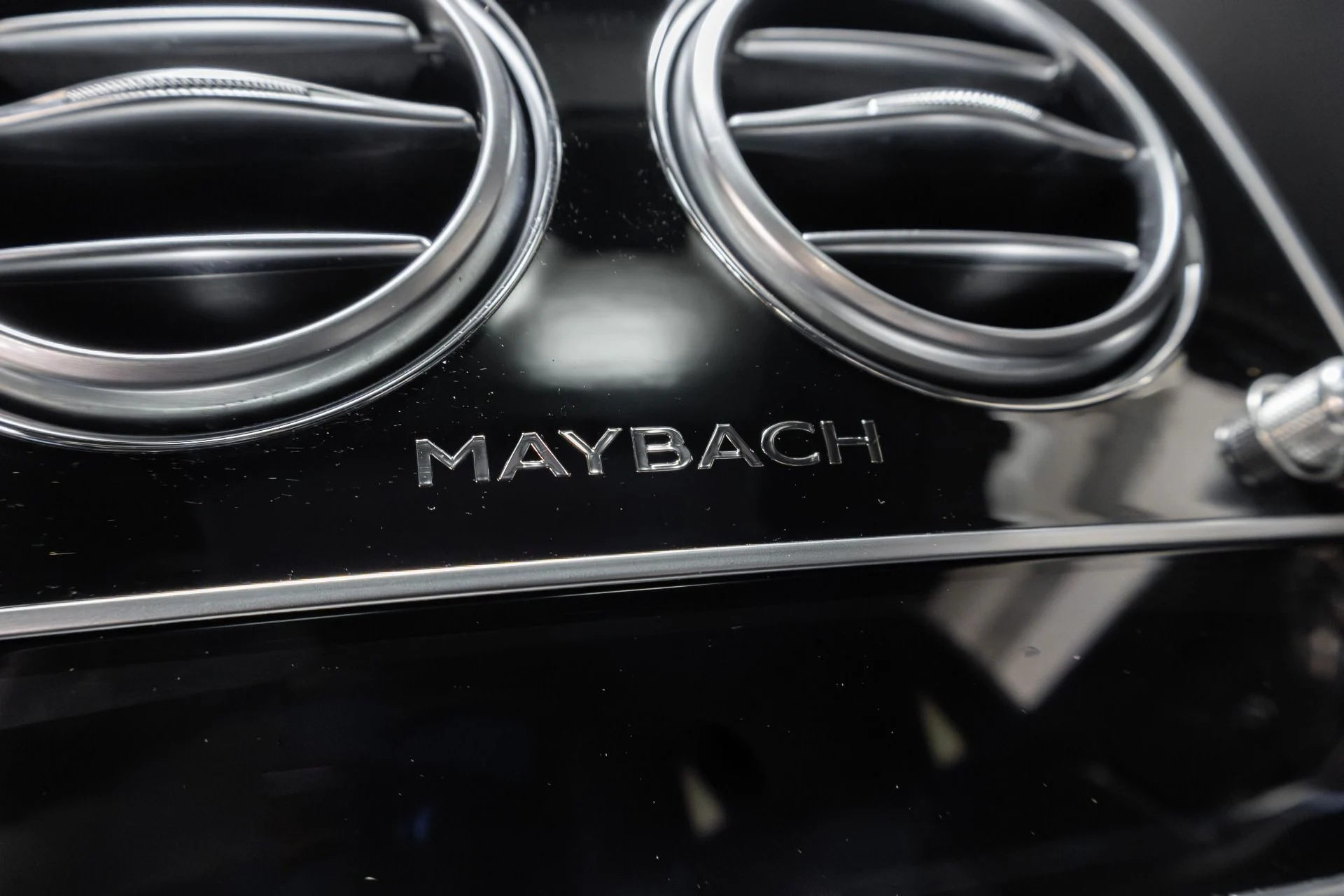 mph078_996645944_Used_2019_Mercedes_Benz_S_Class_Maybach_S_650_1763220907_1e5fc996c8
